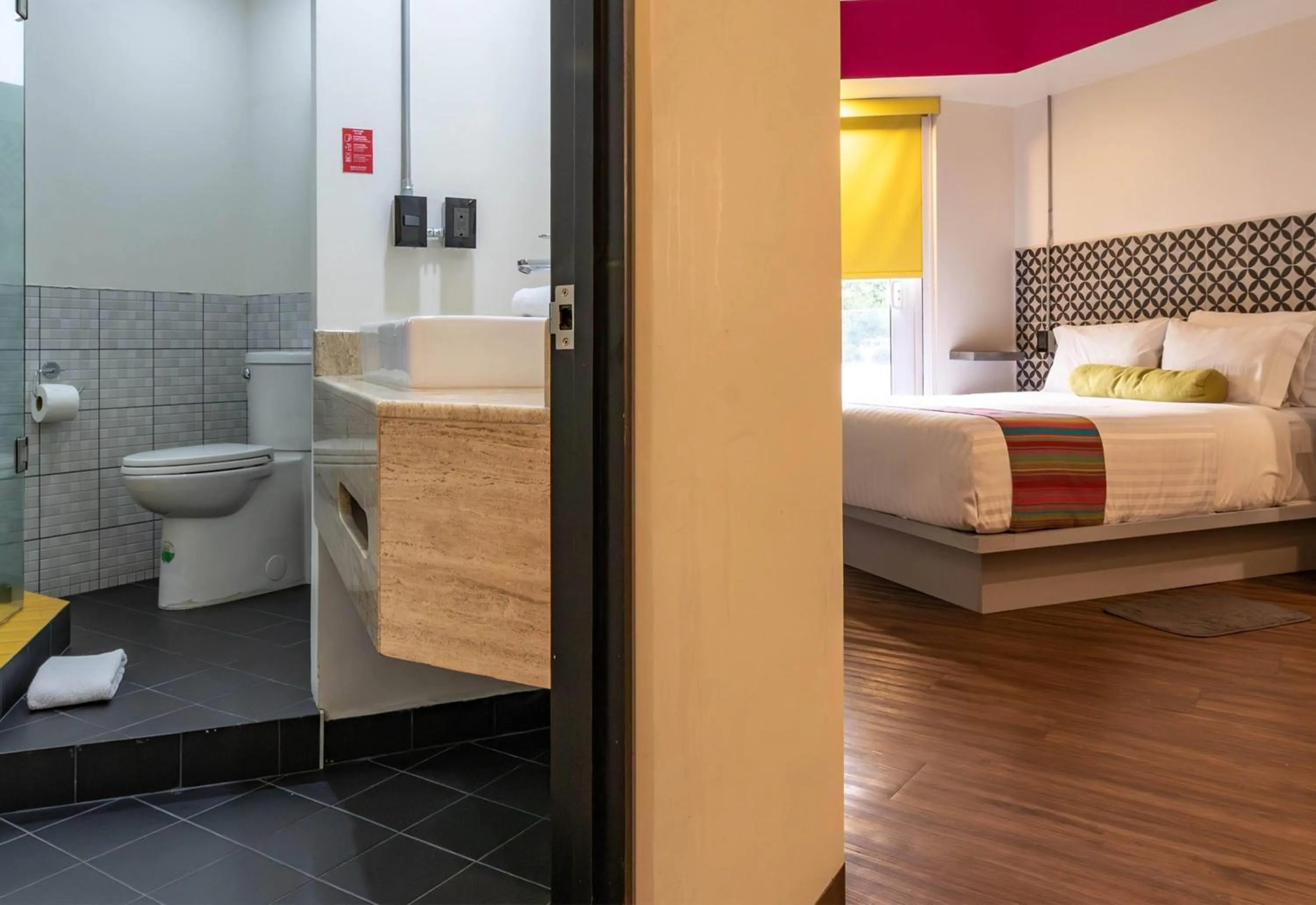 Photo of the whole room, Bed in Hotel Estancias VIVE MX Cuauhtemoc, Trademark by Wyndham