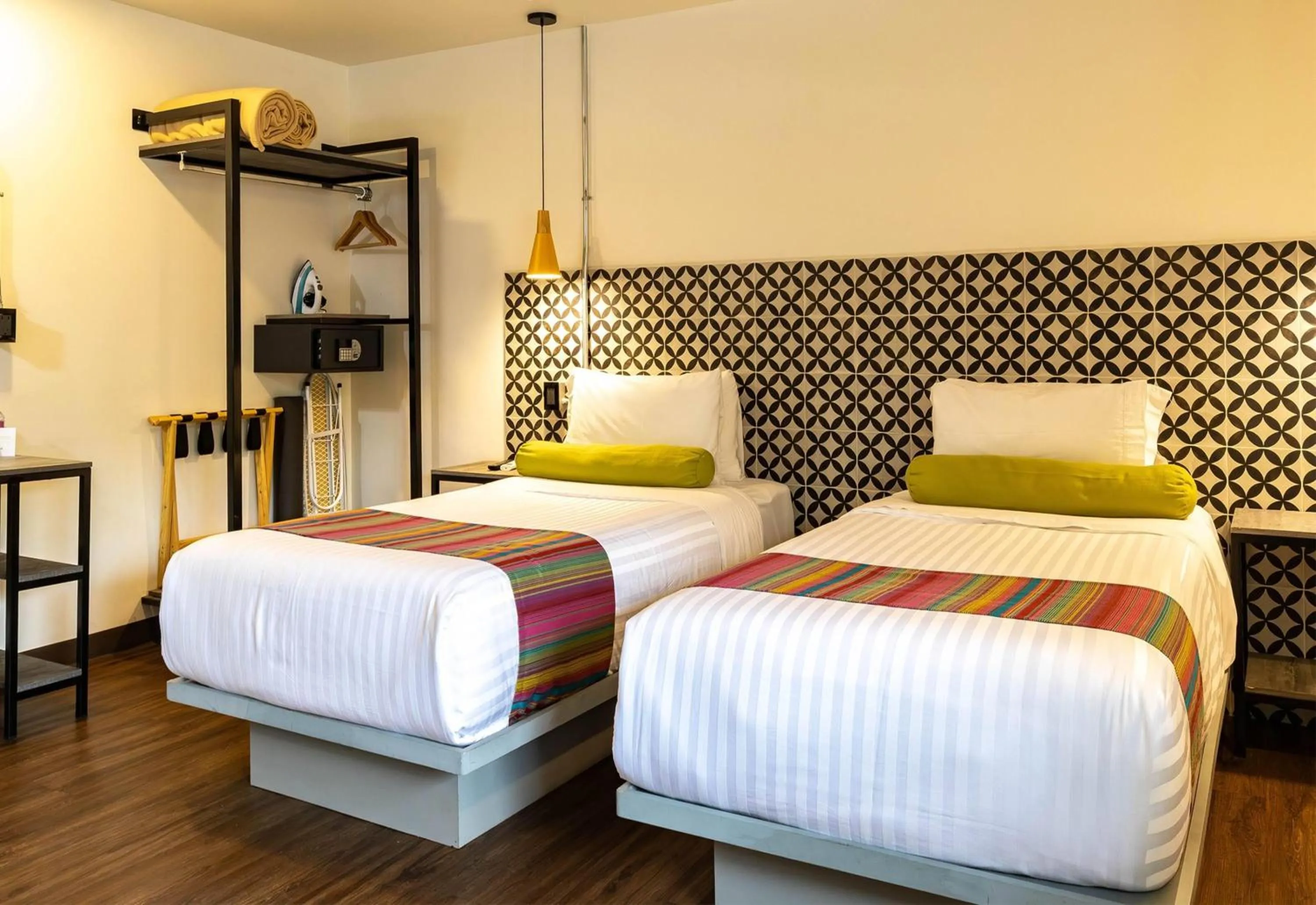 Photo of the whole room, Bed in Hotel Estancias VIVE MX Cuauhtemoc, Trademark by Wyndham