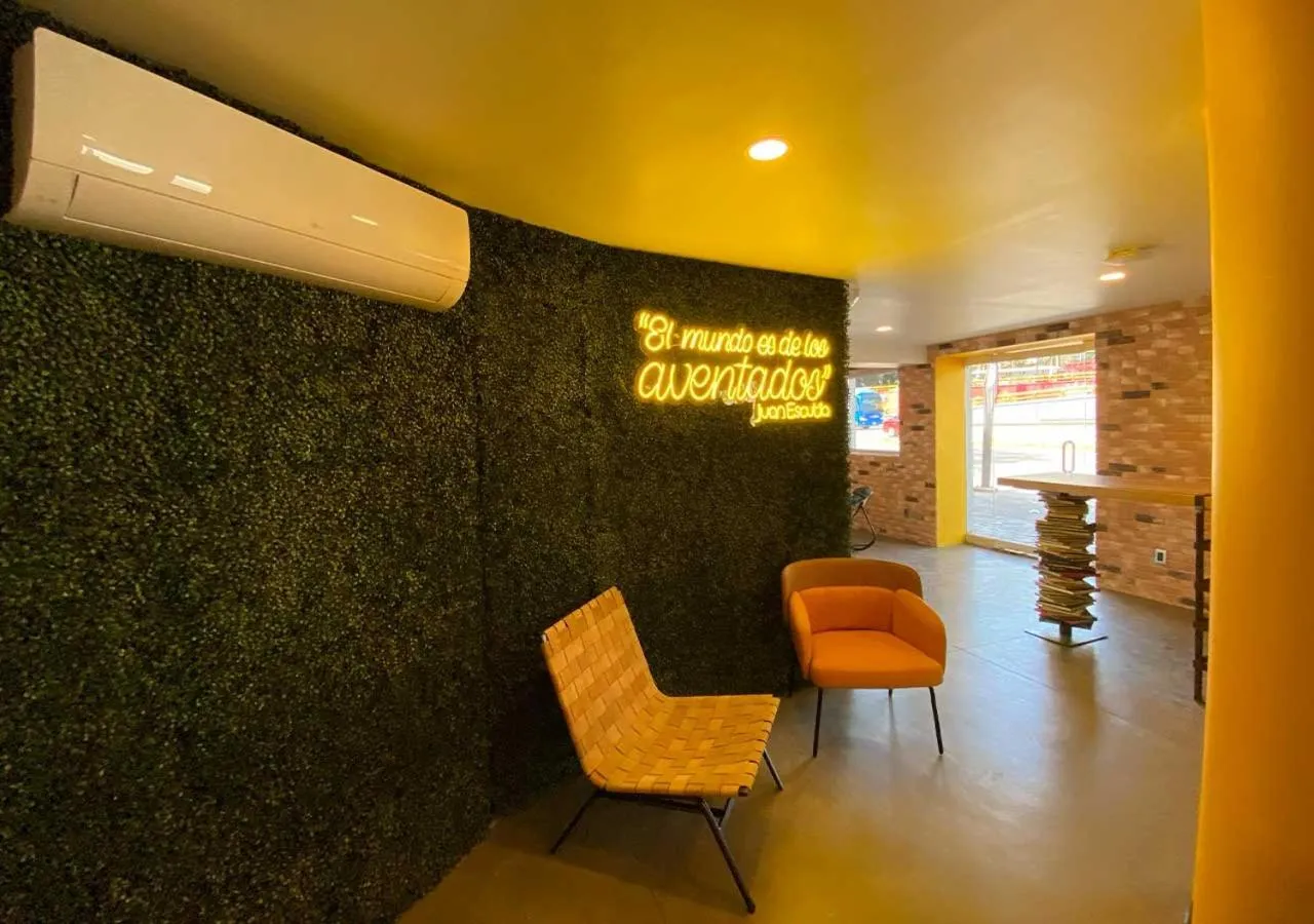 Living room in Hotel Estancias VIVE MX Cuauhtemoc, Trademark by Wyndham