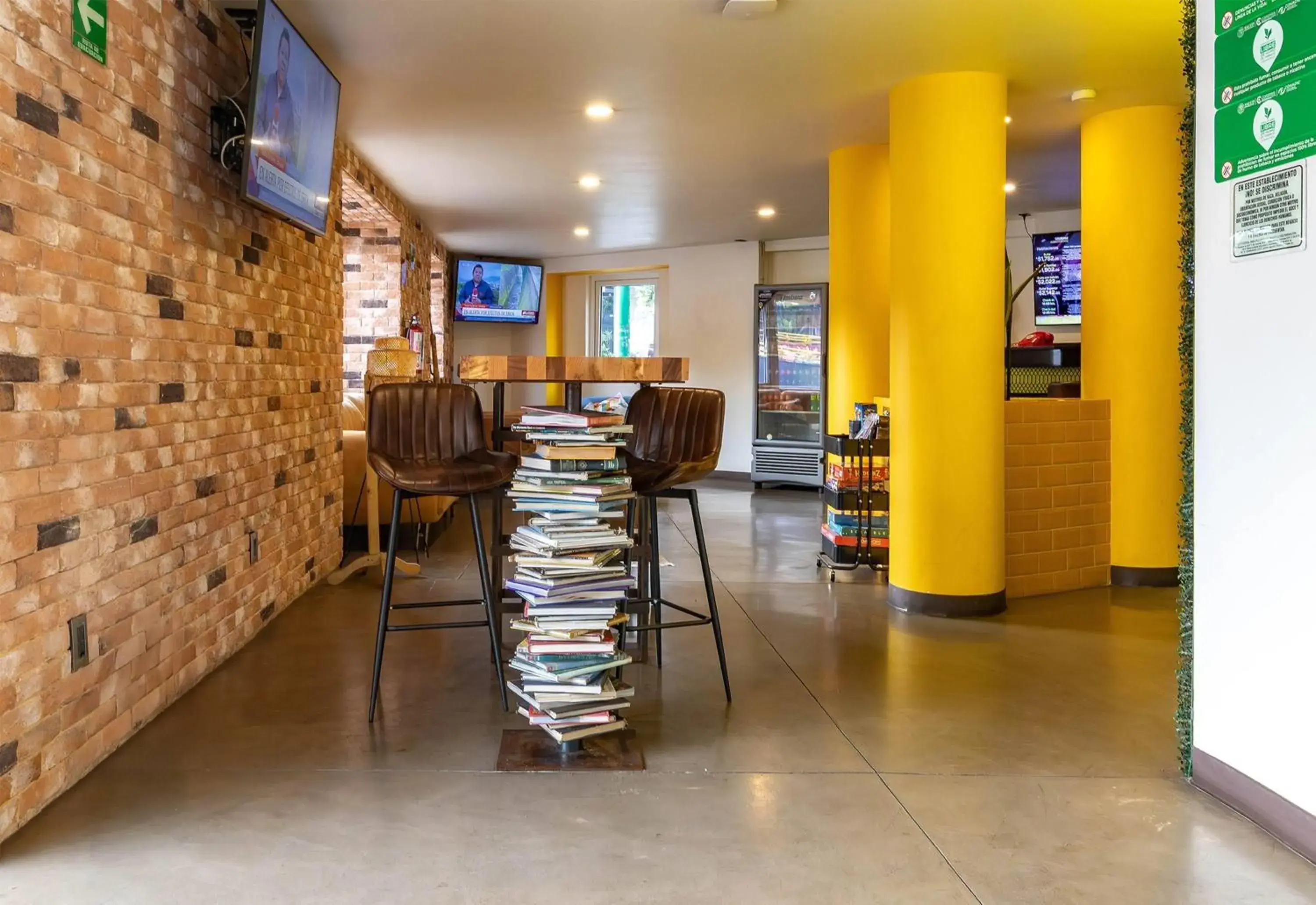 Lobby or reception in Hotel Estancias VIVE MX Cuauhtemoc, Trademark by Wyndham Lobby or reception in Hotel Estancias VIVE MX Cuauhtemoc, Trademark by Wyndham