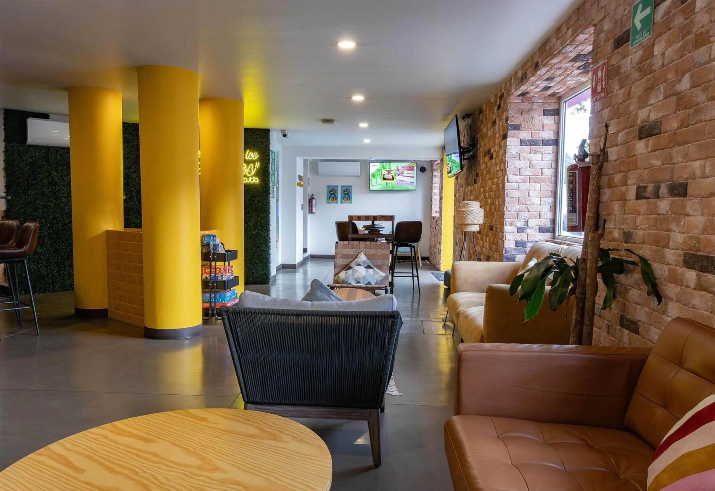 Lobby or reception in Hotel Estancias VIVE MX Cuauhtemoc, Trademark by Wyndham