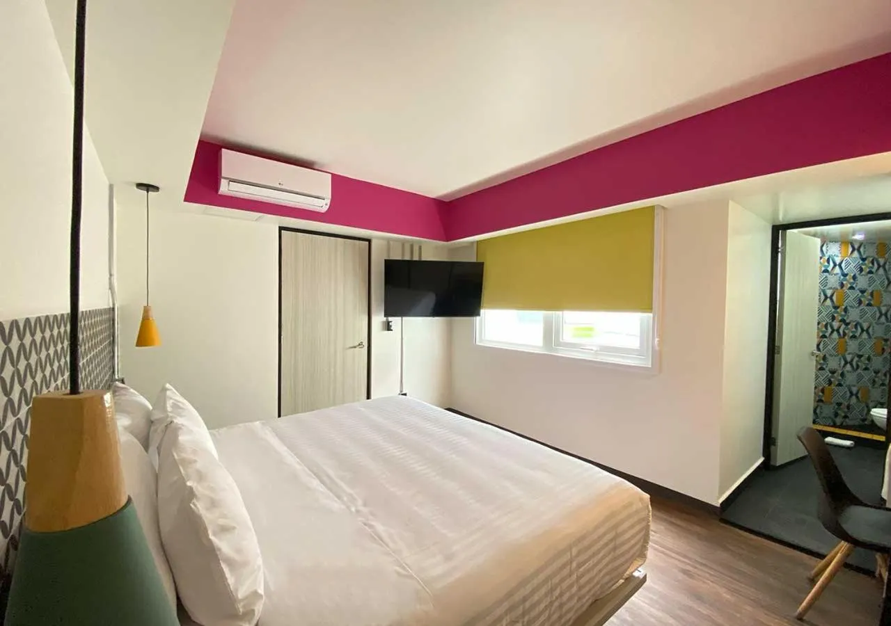 Photo of the whole room, Bed in Hotel Estancias VIVE MX Cuauhtemoc, Trademark by Wyndham