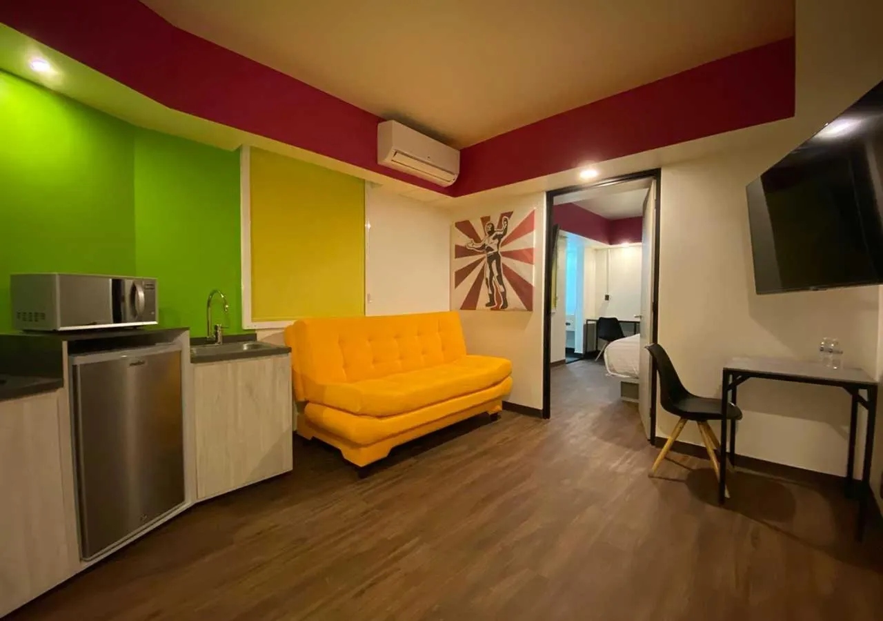 Kitchen or kitchenette, Bed in Hotel Estancias VIVE MX Cuauhtemoc, Trademark by Wyndham