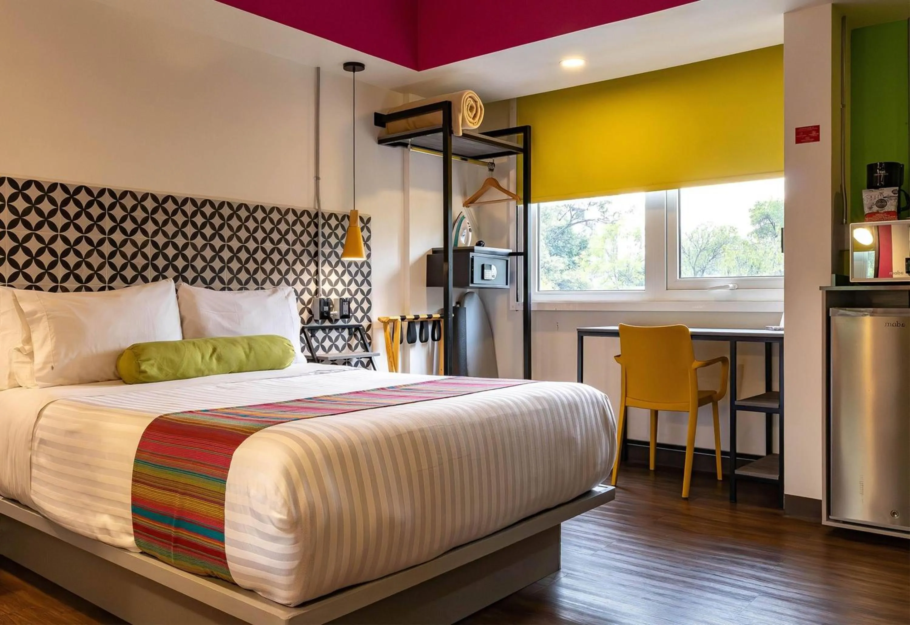 Photo of the whole room, Bed in Hotel Estancias VIVE MX Cuauhtemoc, Trademark by Wyndham