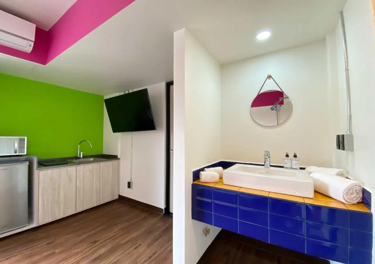 Photo of the whole room, Bed in Hotel Estancias VIVE MX Cuauhtemoc, Trademark by Wyndham