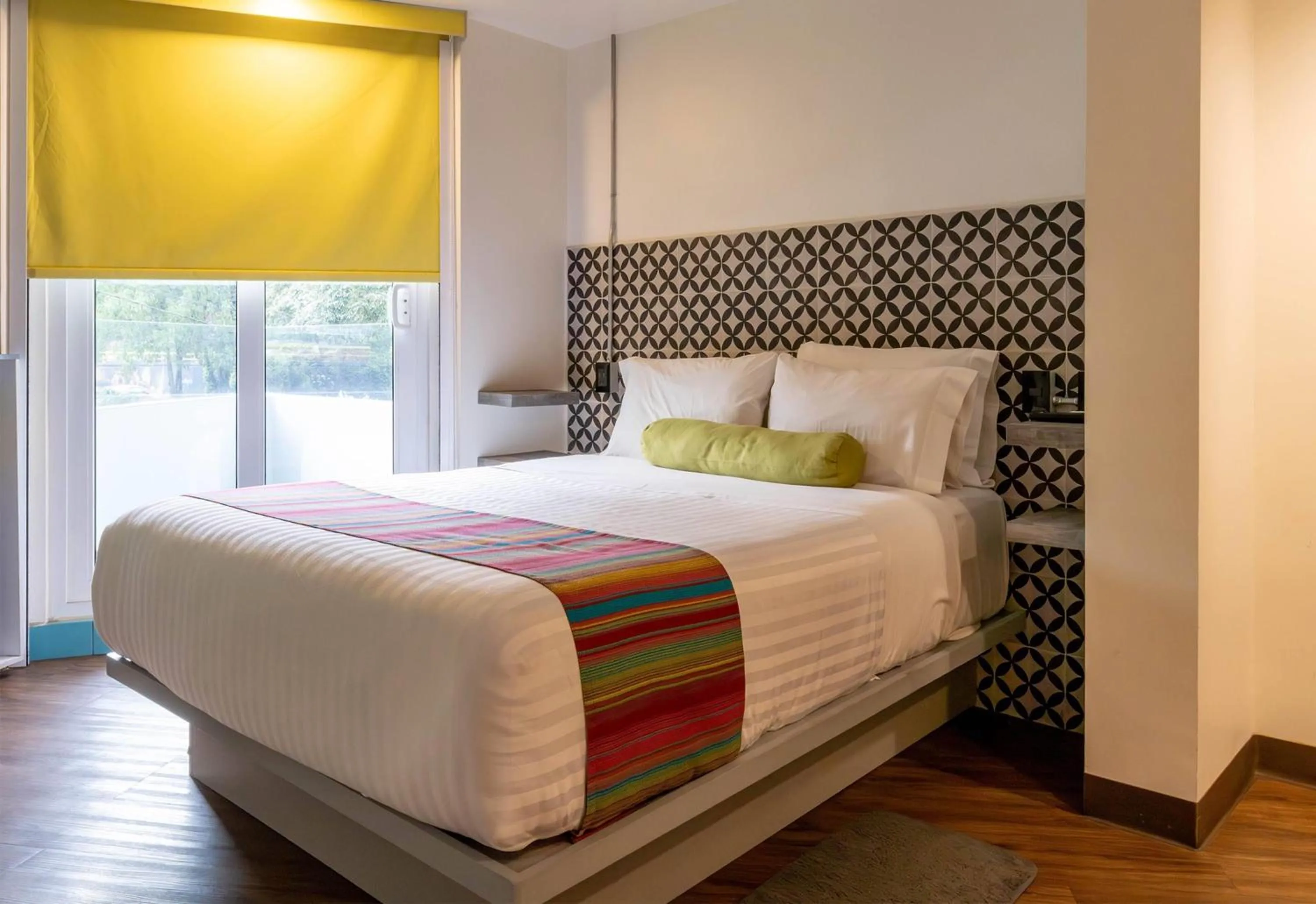 Photo of the whole room, Bed in Hotel Estancias VIVE MX Cuauhtemoc, Trademark by Wyndham
