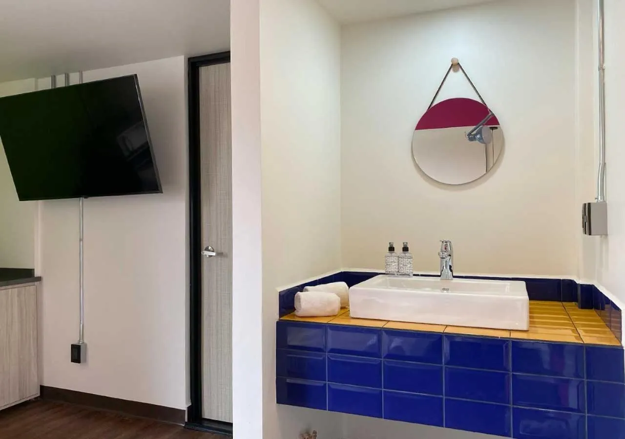 Bathroom in Hotel Estancias VIVE MX Cuauhtemoc, Trademark by Wyndham