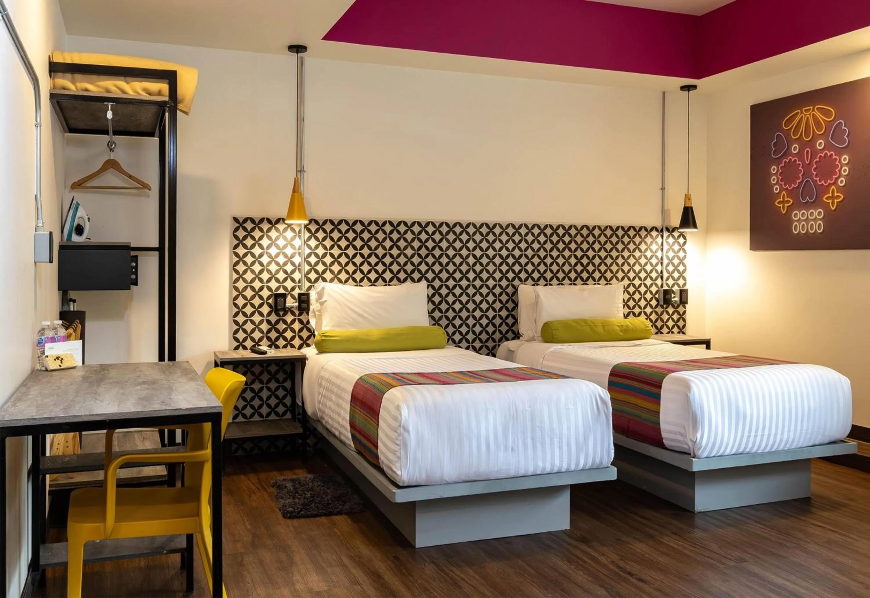 Photo of the whole room, Bed in Hotel Estancias VIVE MX Cuauhtemoc, Trademark by Wyndham