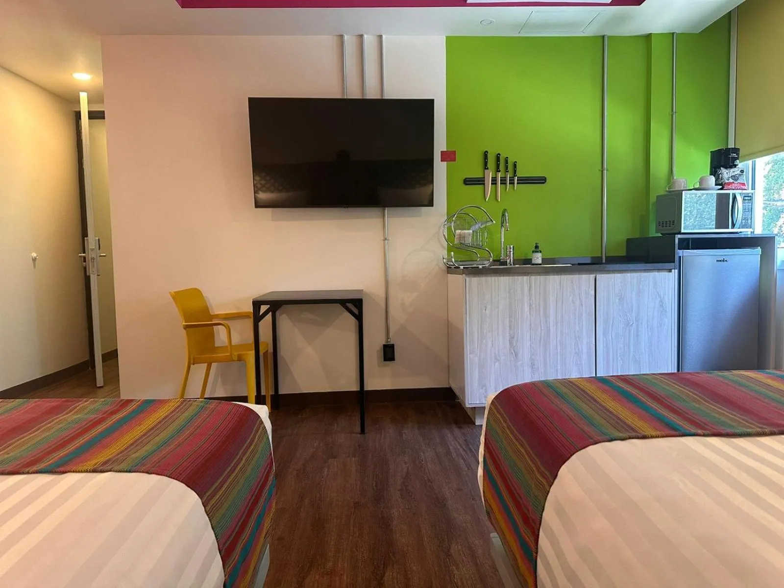 TV and multimedia, Bed in Hotel Estancias VIVE MX Cuauhtemoc, Trademark by Wyndham