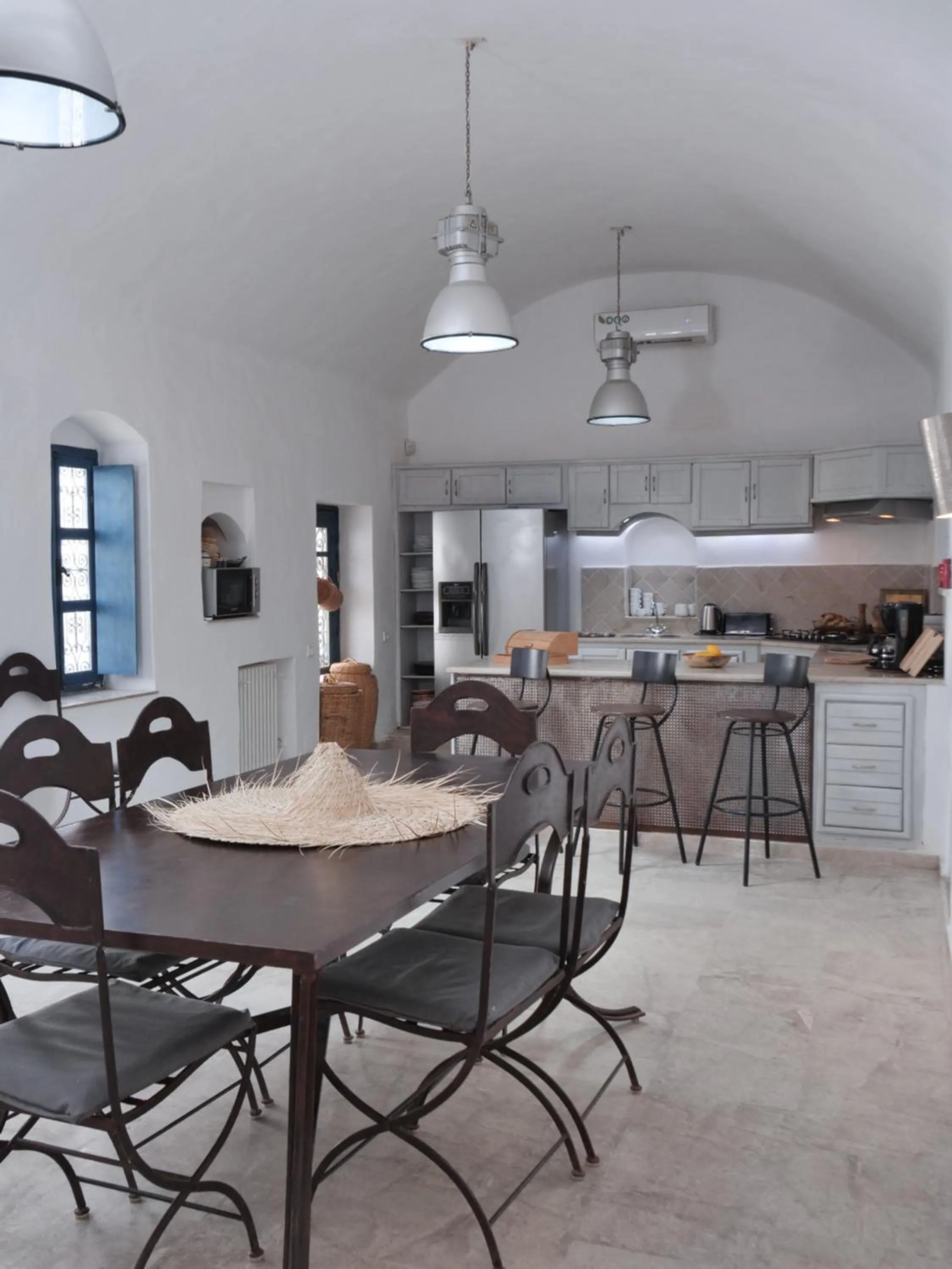 Communal kitchen in Dar Ennour Djerbahood Erriadh