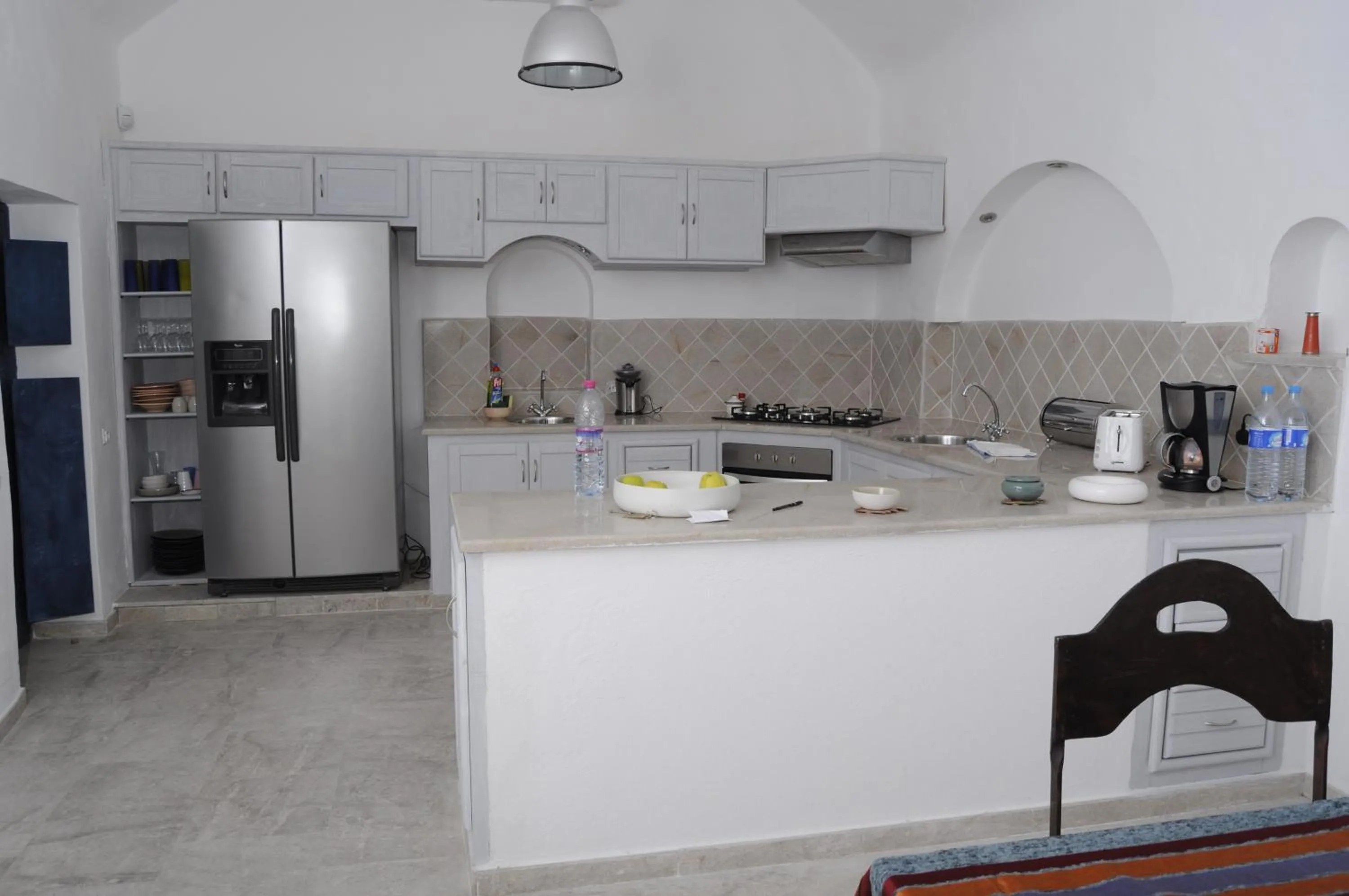Communal kitchen in Dar Ennour Djerbahood Erriadh