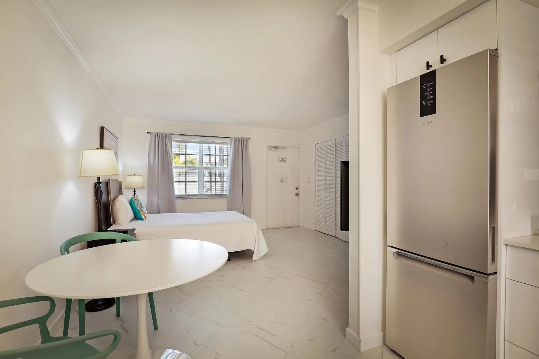 Photo of the whole room, Bed in La Mer Suites