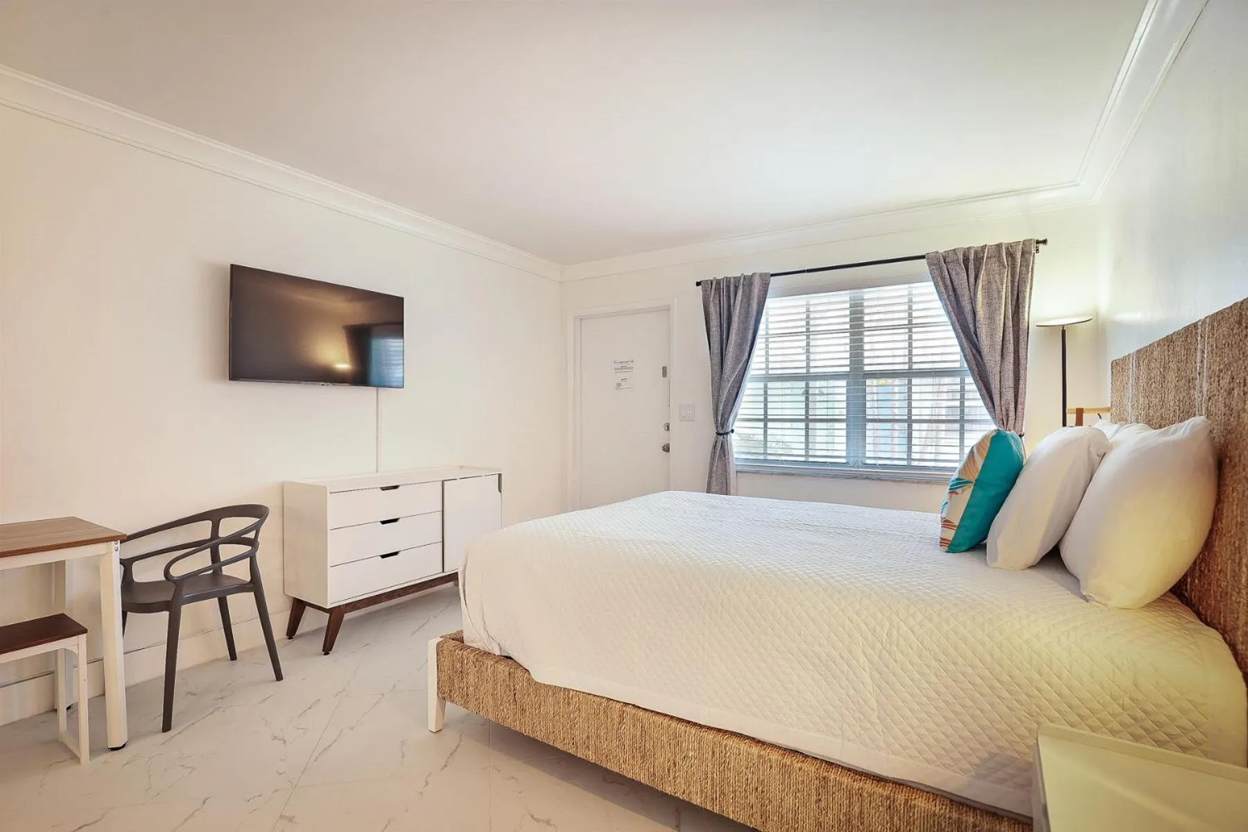 Bed in La Mer Suites