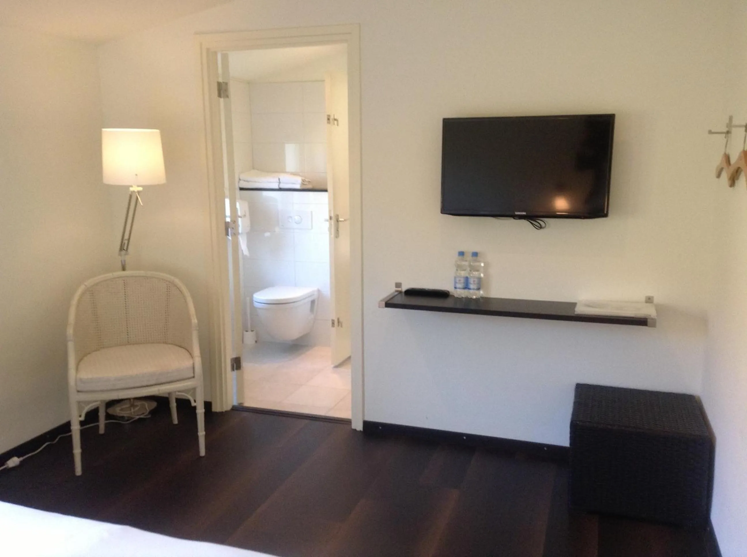 TV and multimedia, TV/Entertainment Center in Hotel Lamerichs