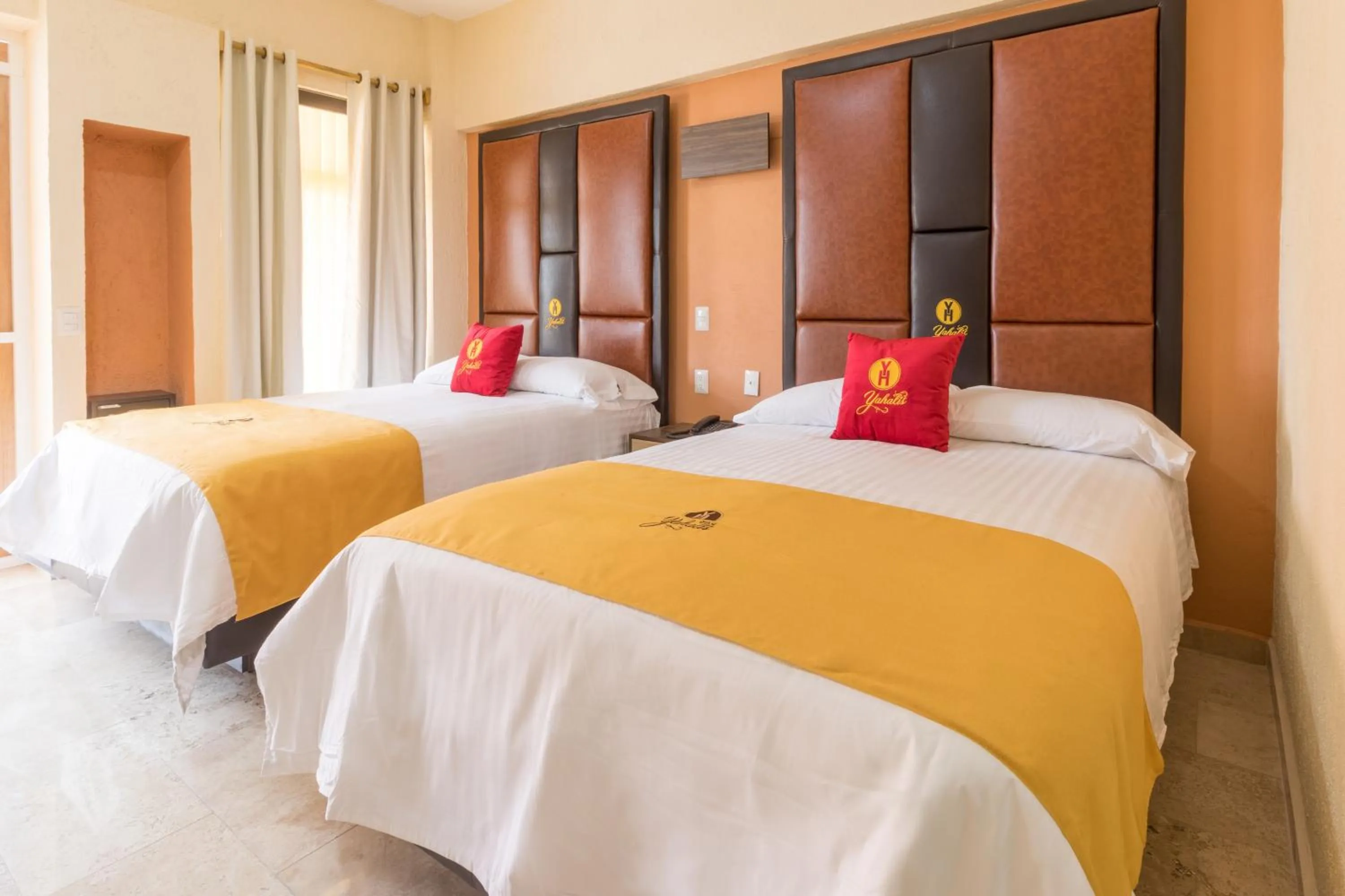 Photo of the whole room, Bed in Hotel Yahalis