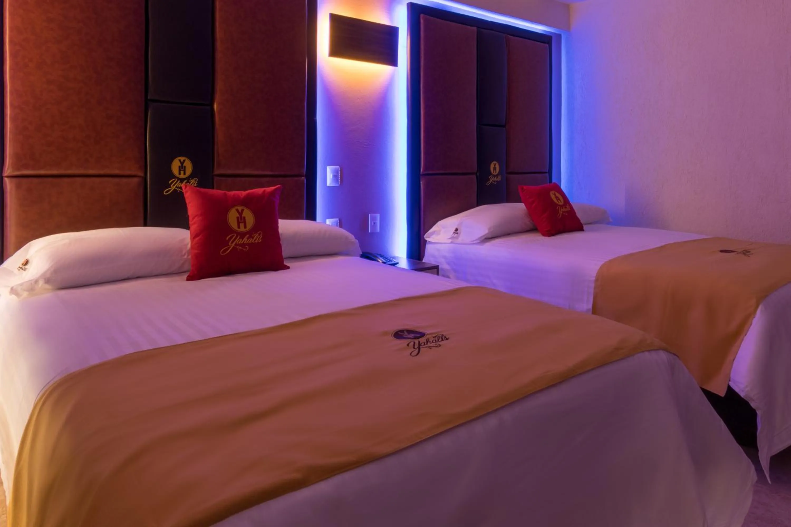 Bed in Hotel Yahalis