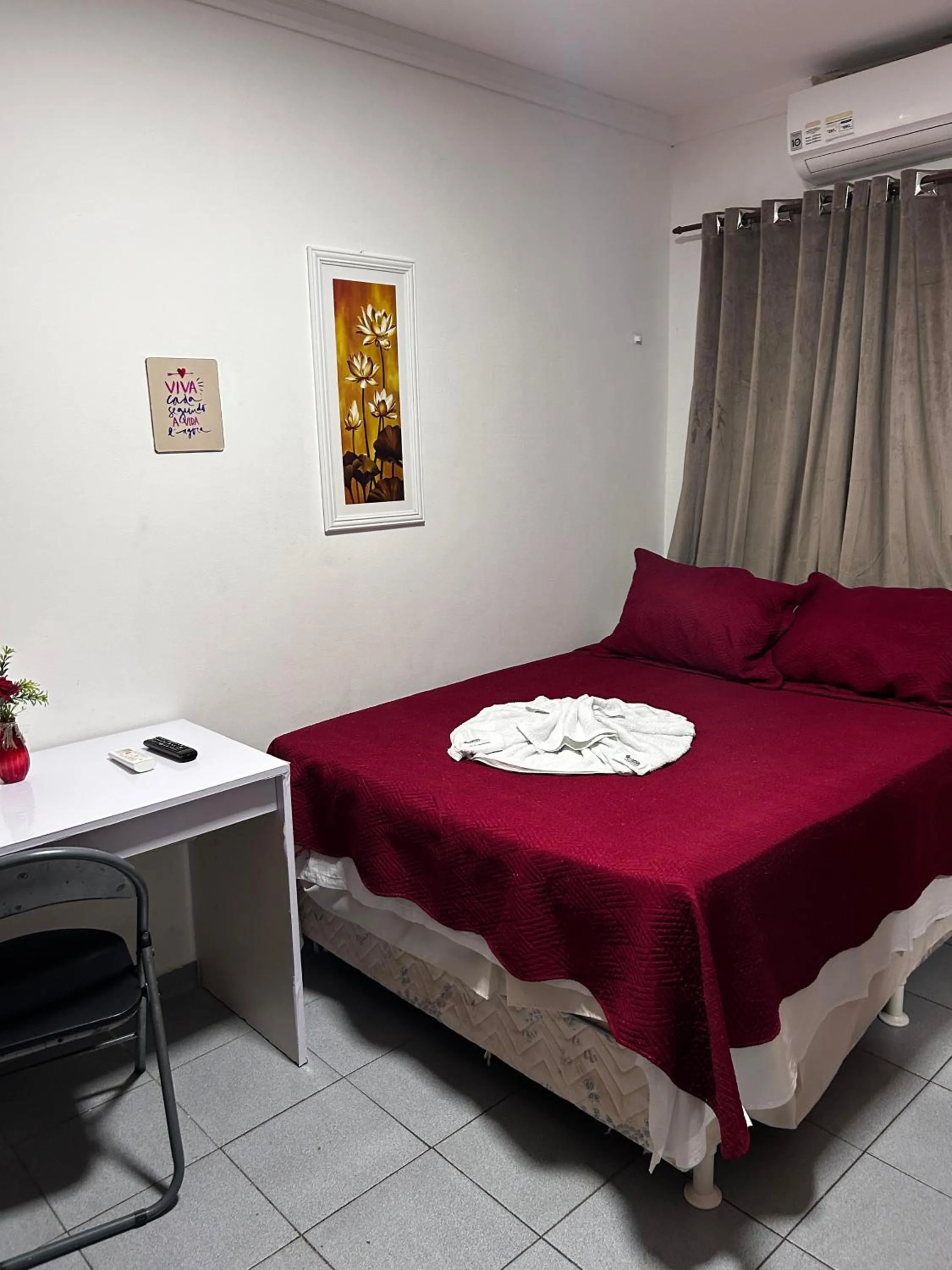 Photo of the whole room, Bed in Pousada Flor Dália