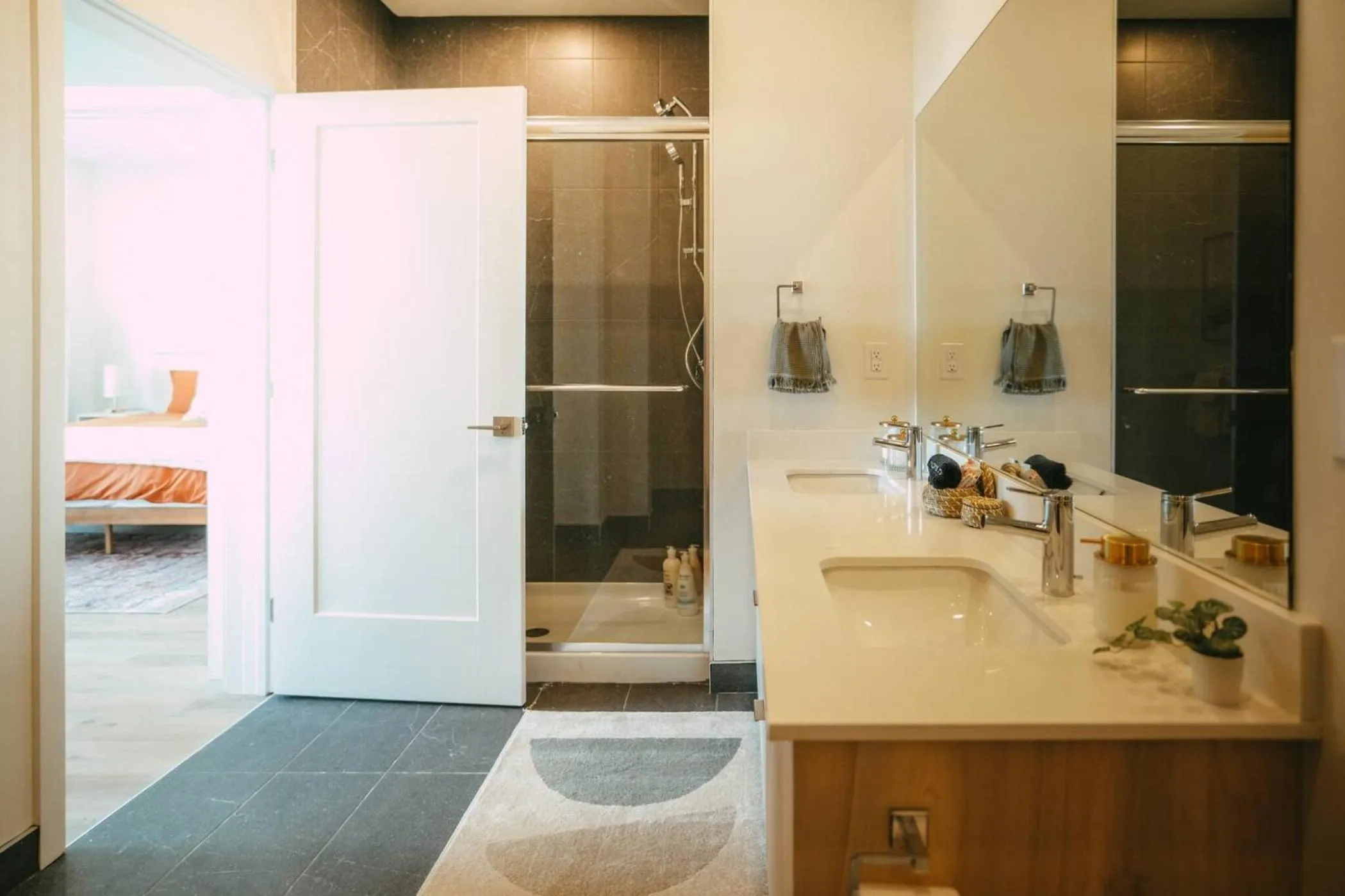 Other, Bed in Luxury 1BR Penthouse Apt In Central Halifax