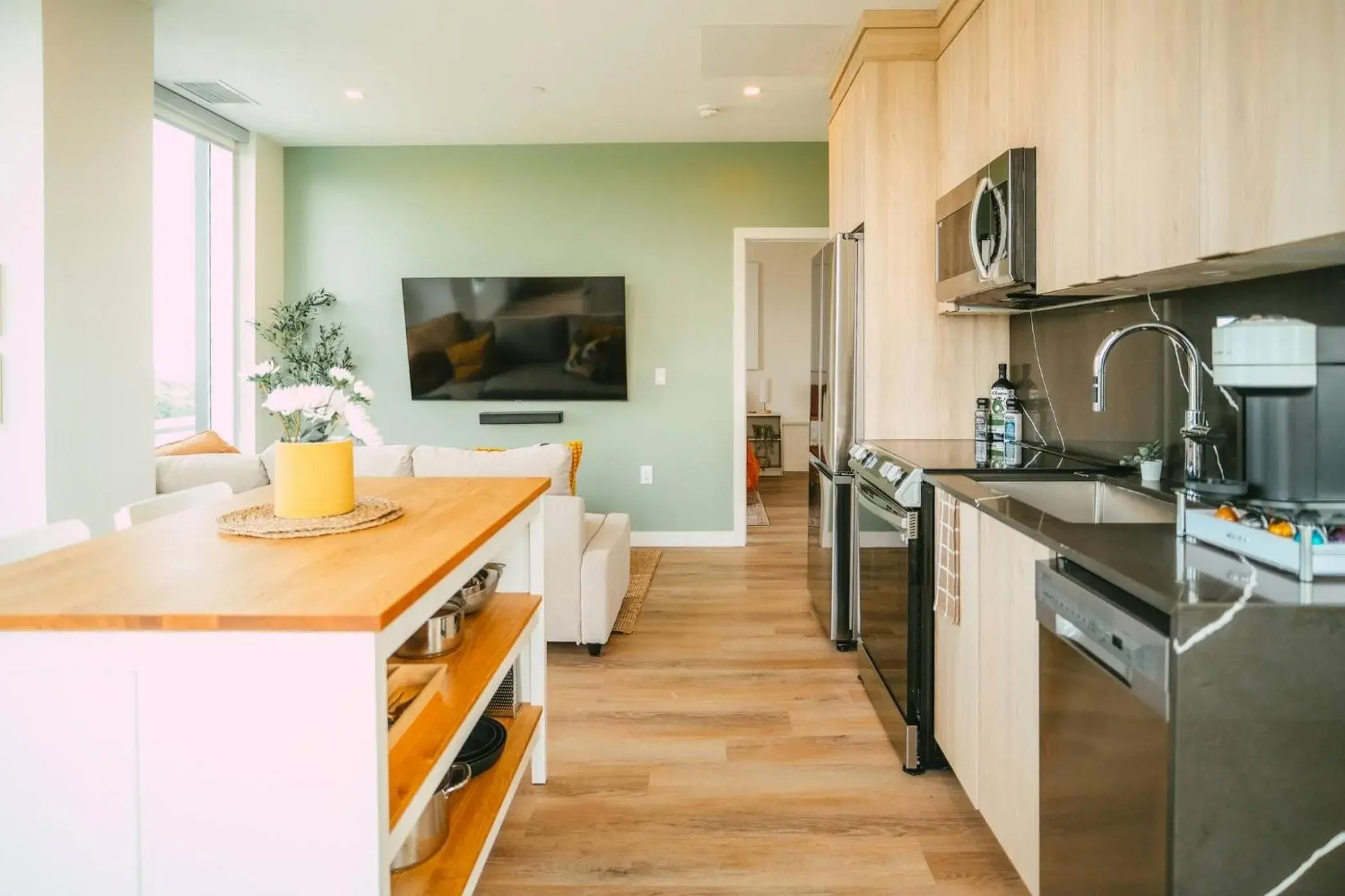 Luxury 1BR Penthouse Apt In Central Halifax Luxury 1BR Penthouse Apt In Central Halifax