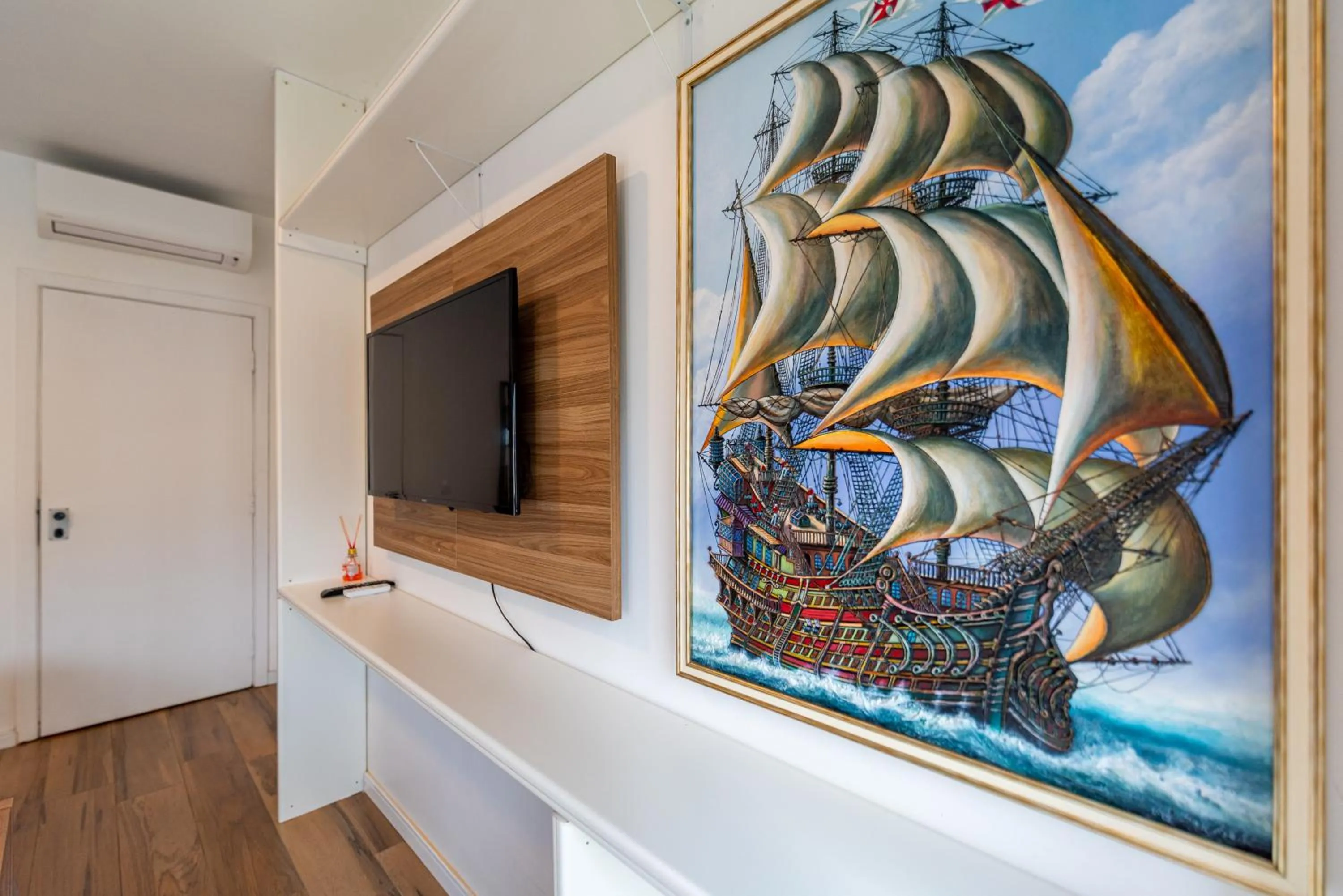 TV and multimedia in Metropolitan Flats