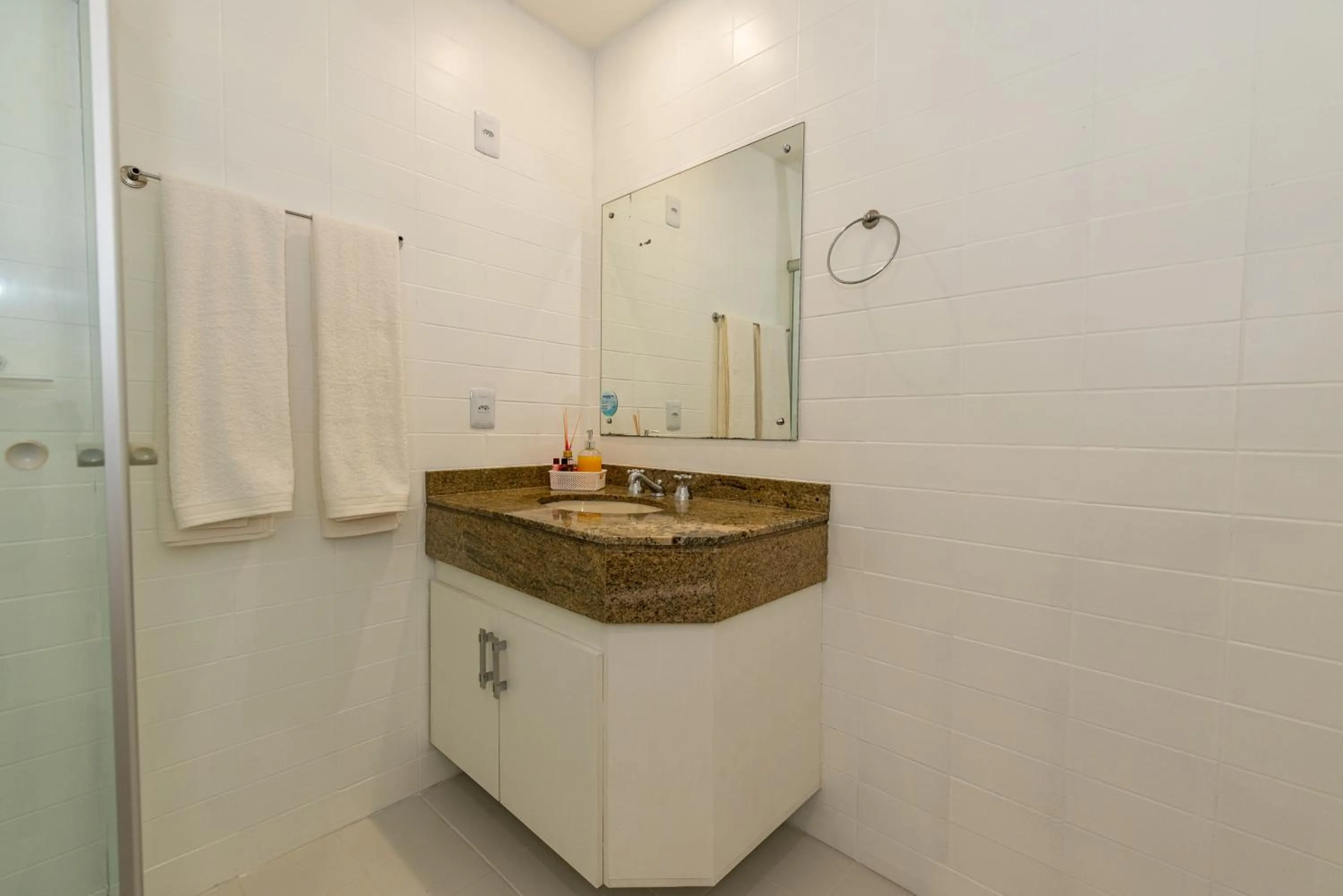 Bathroom in Metropolitan Flats