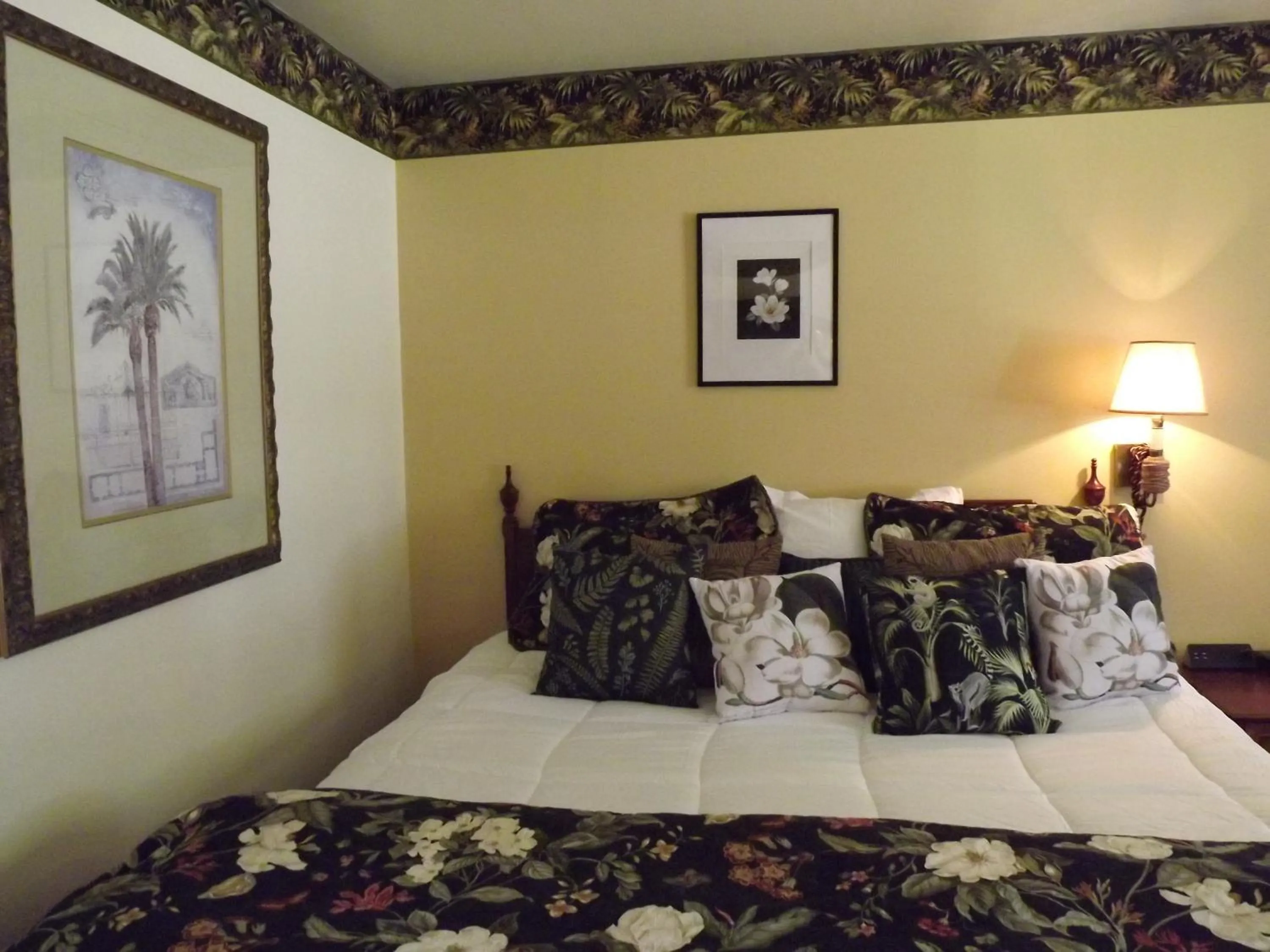 Bed in Crest Country Inn