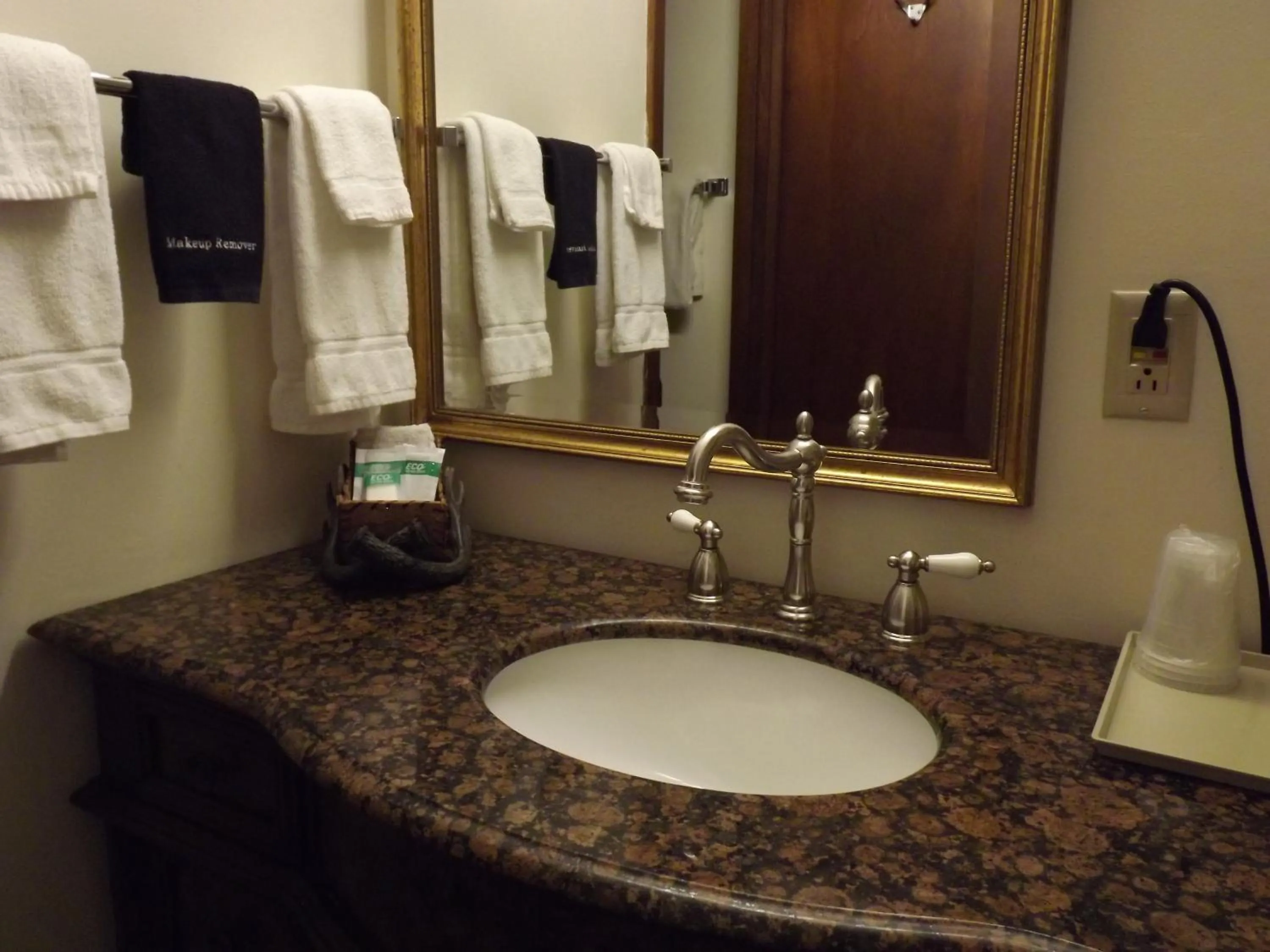 Bathroom in Crest Country Inn