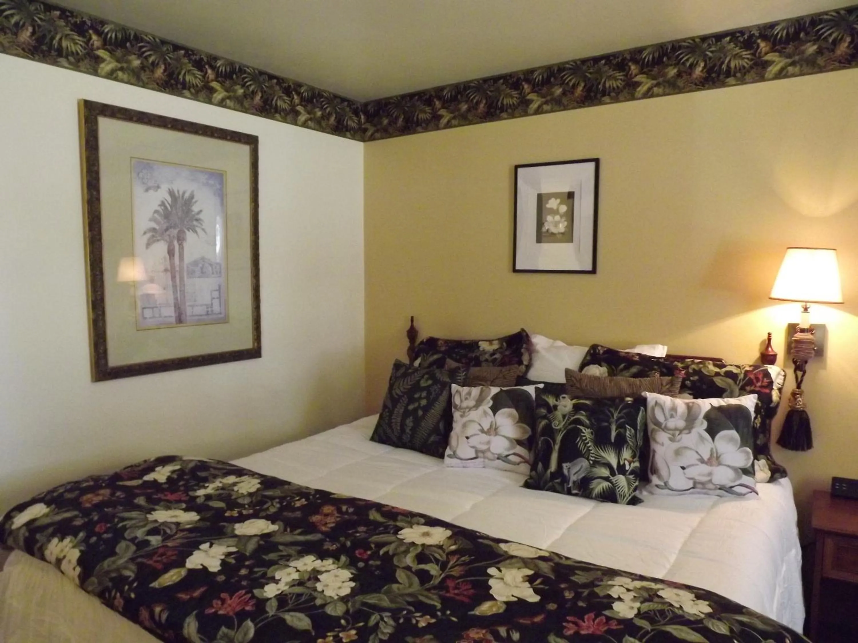 Bed in Crest Country Inn