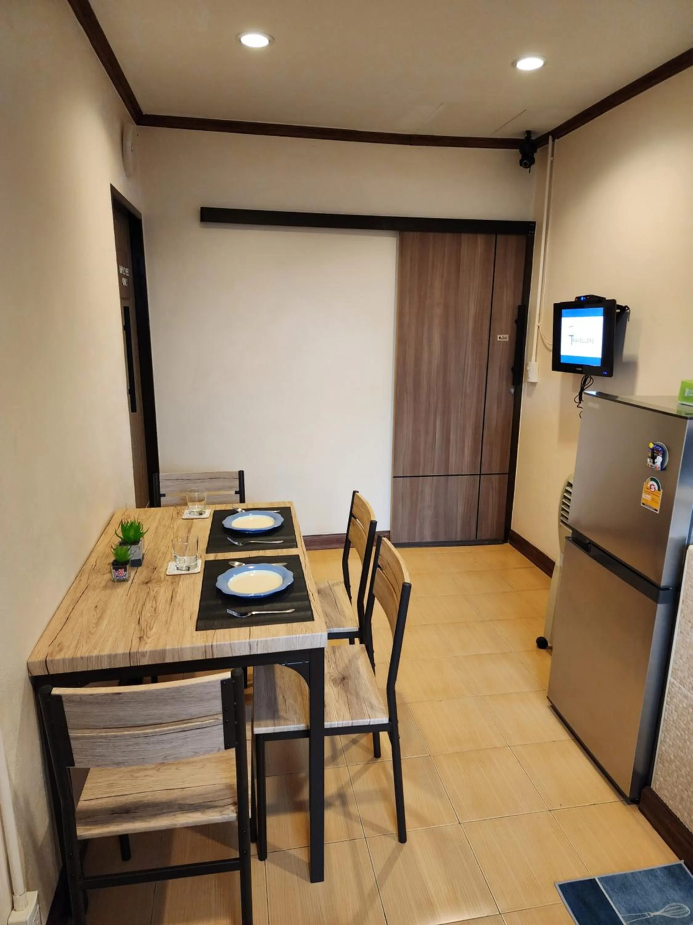 Communal kitchen in The Travellers House - Pet Friendly Accommodation