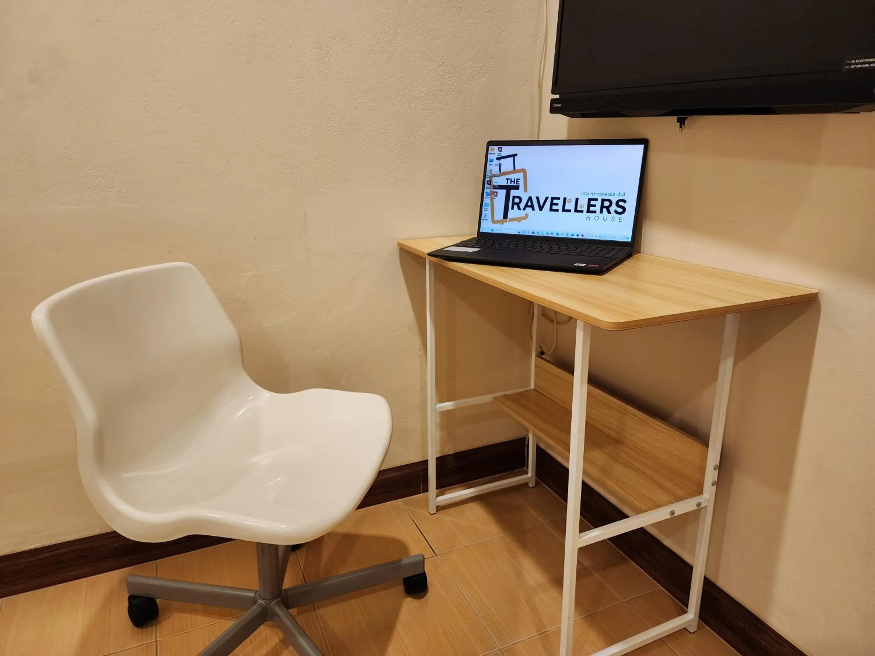 Text overlay in The Travellers House - Pet Friendly Accommodation