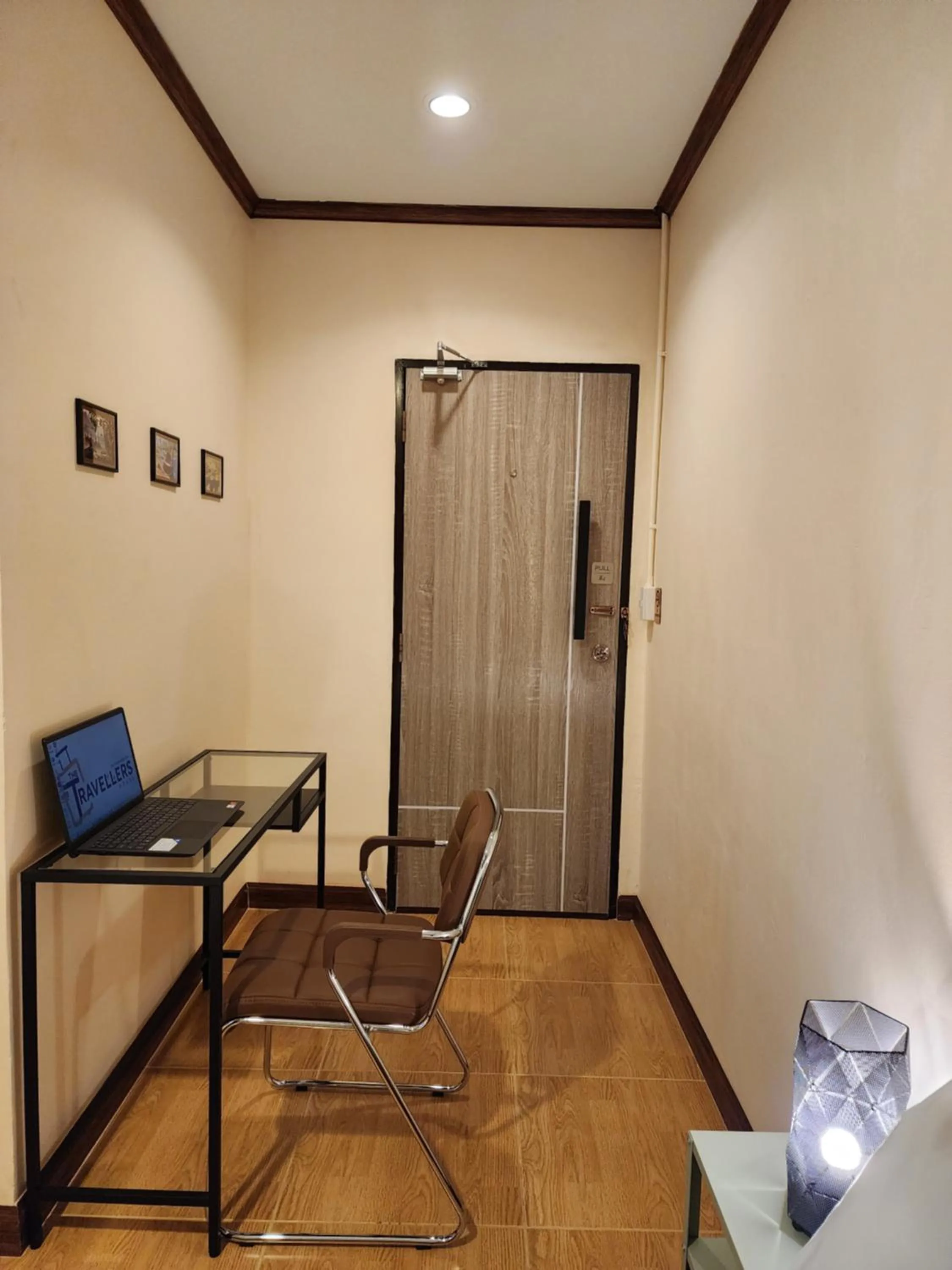 Seating area in The Travellers House - Pet Friendly Accommodation