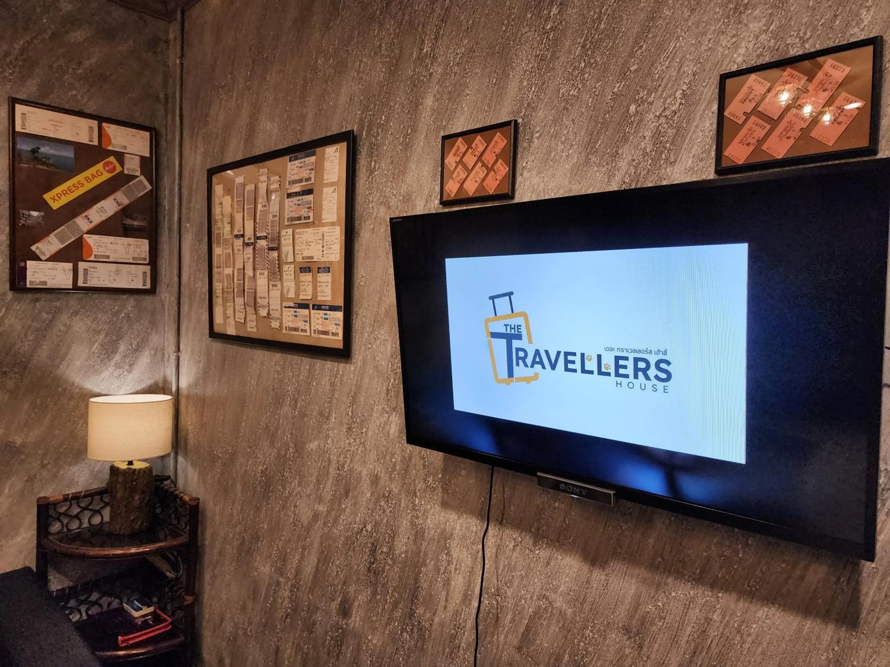 TV and multimedia in The Travellers House - Pet Friendly Accommodation