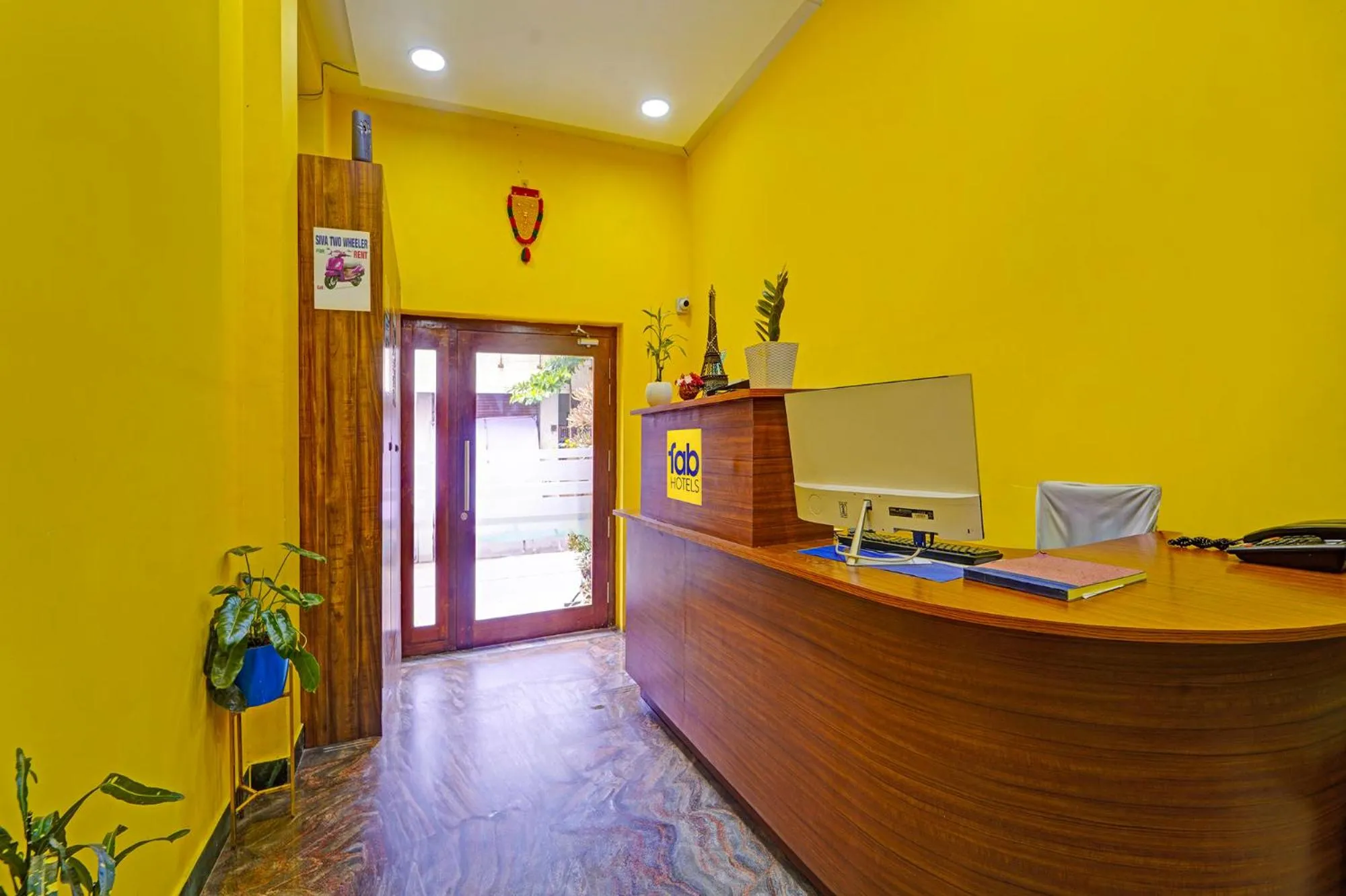 Lobby or reception in FabHotel Martine's Residency - French Colony, 5 Mins from Rock Beach