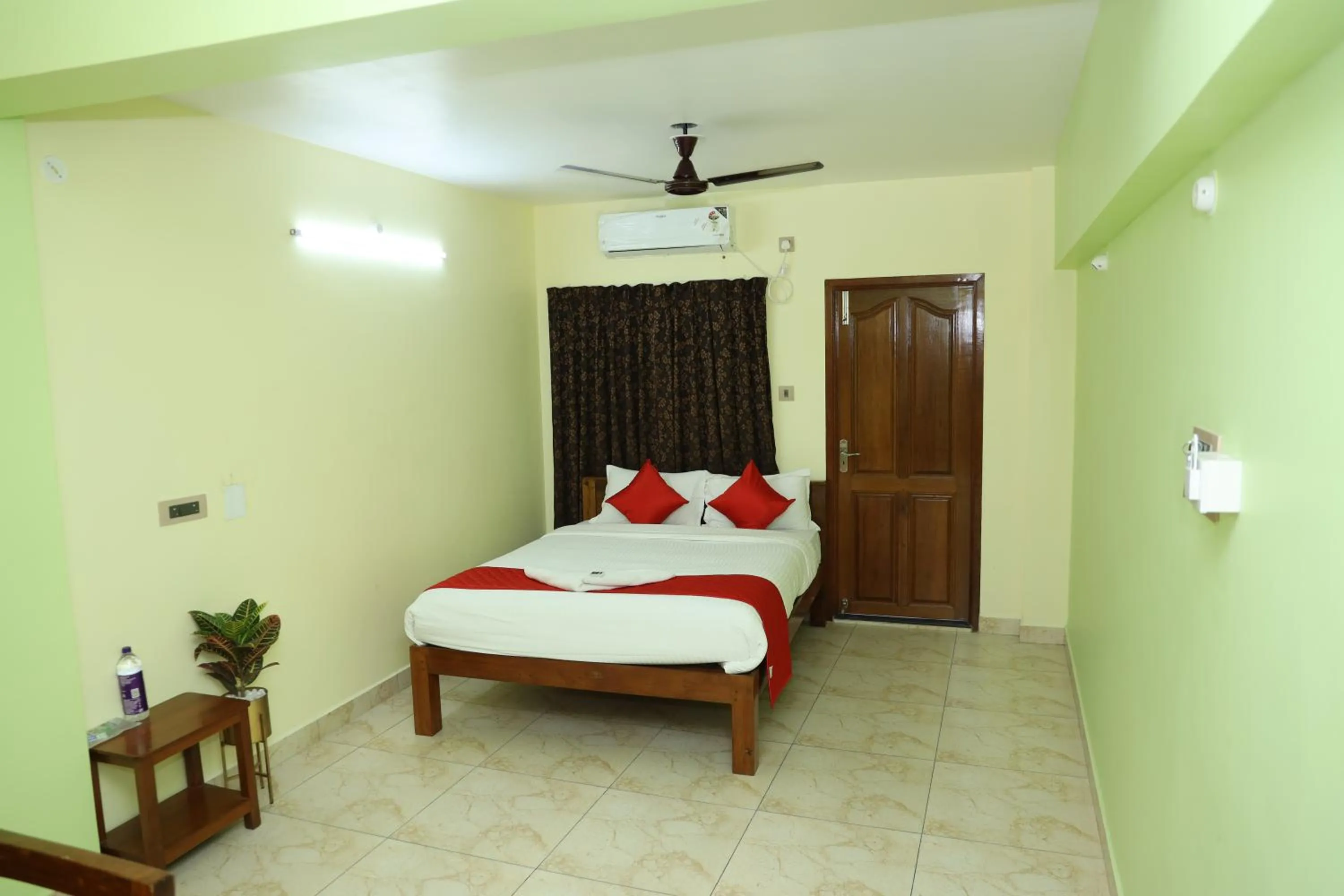 Deluxe Double Room in FabHotel Martine's Residency - French Colony, 5 Mins from Rock Beach