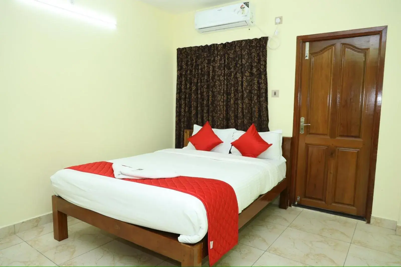 Photo of the whole room, Bed in Martine's Residency Photo of the whole room, Bed in Martine's Residency