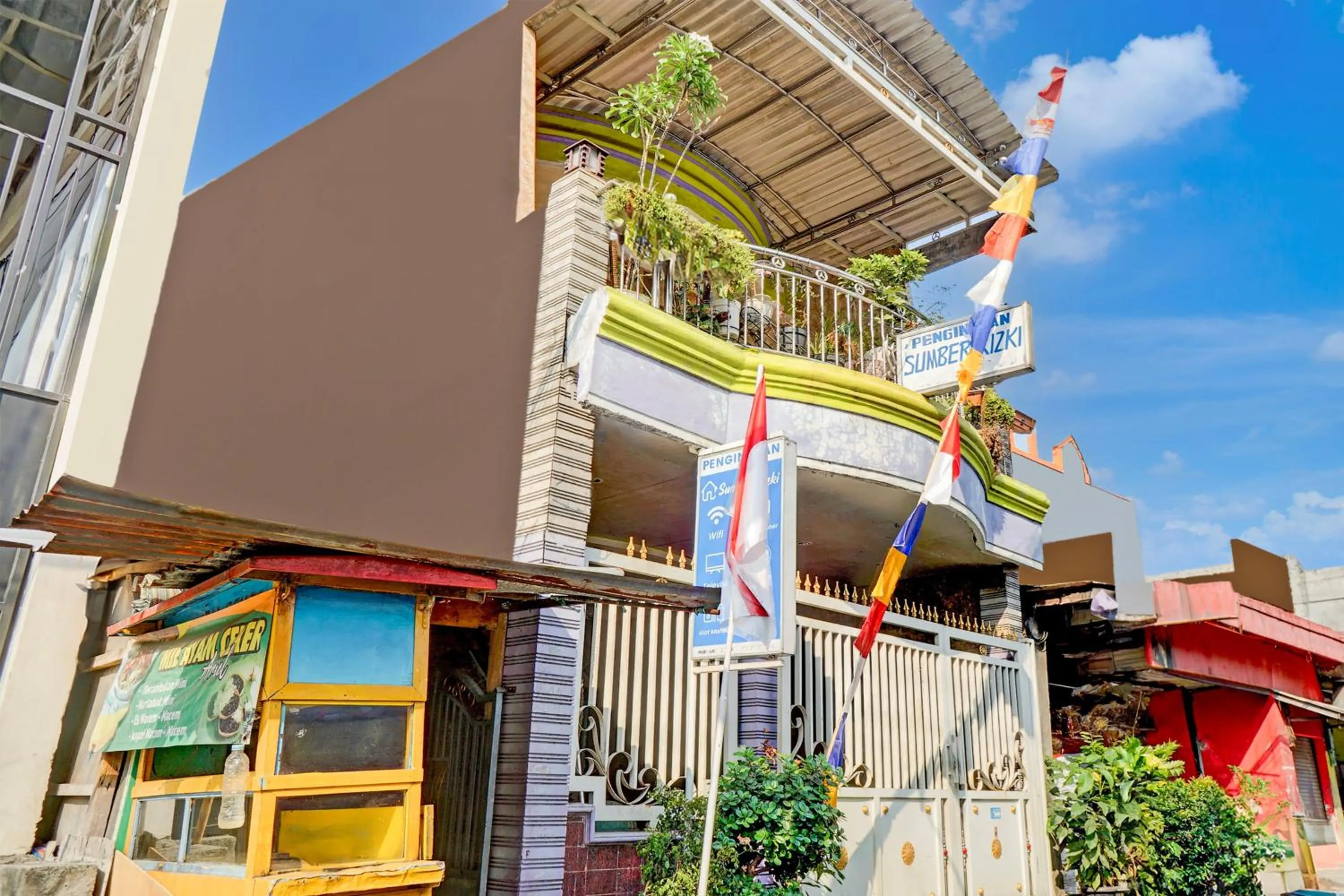 Facade/entrance in OYO 93069 Penginapan Sumber Rizki