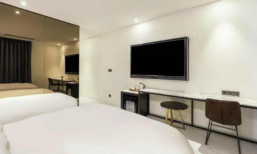 TV and multimedia, Bed in Incheon Guwol Hotel Bay 204 TV and multimedia, Bed in Incheon Guwol Hotel Bay 204