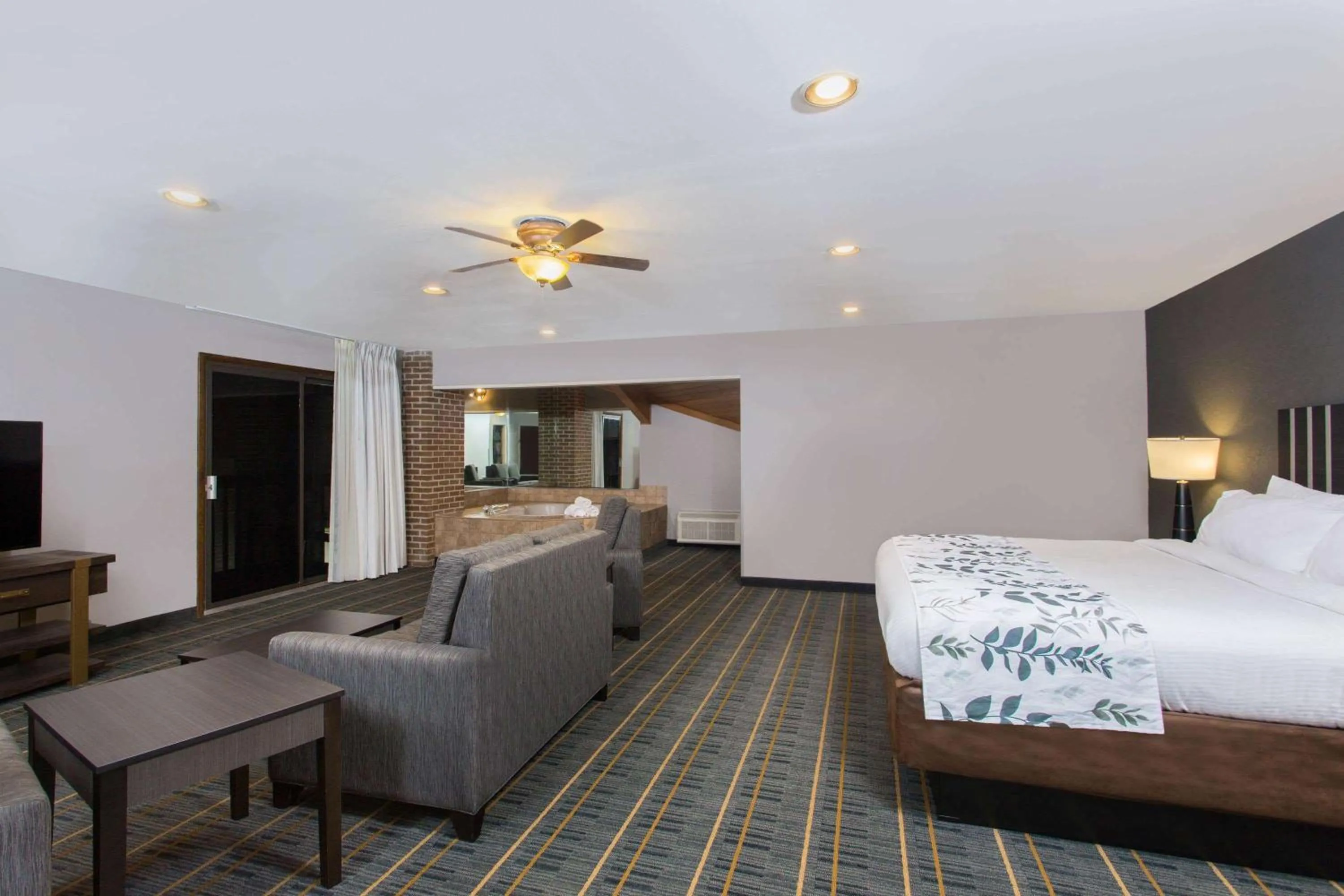 Photo of the whole room, Bed in Baymont by Wyndham Lancaster