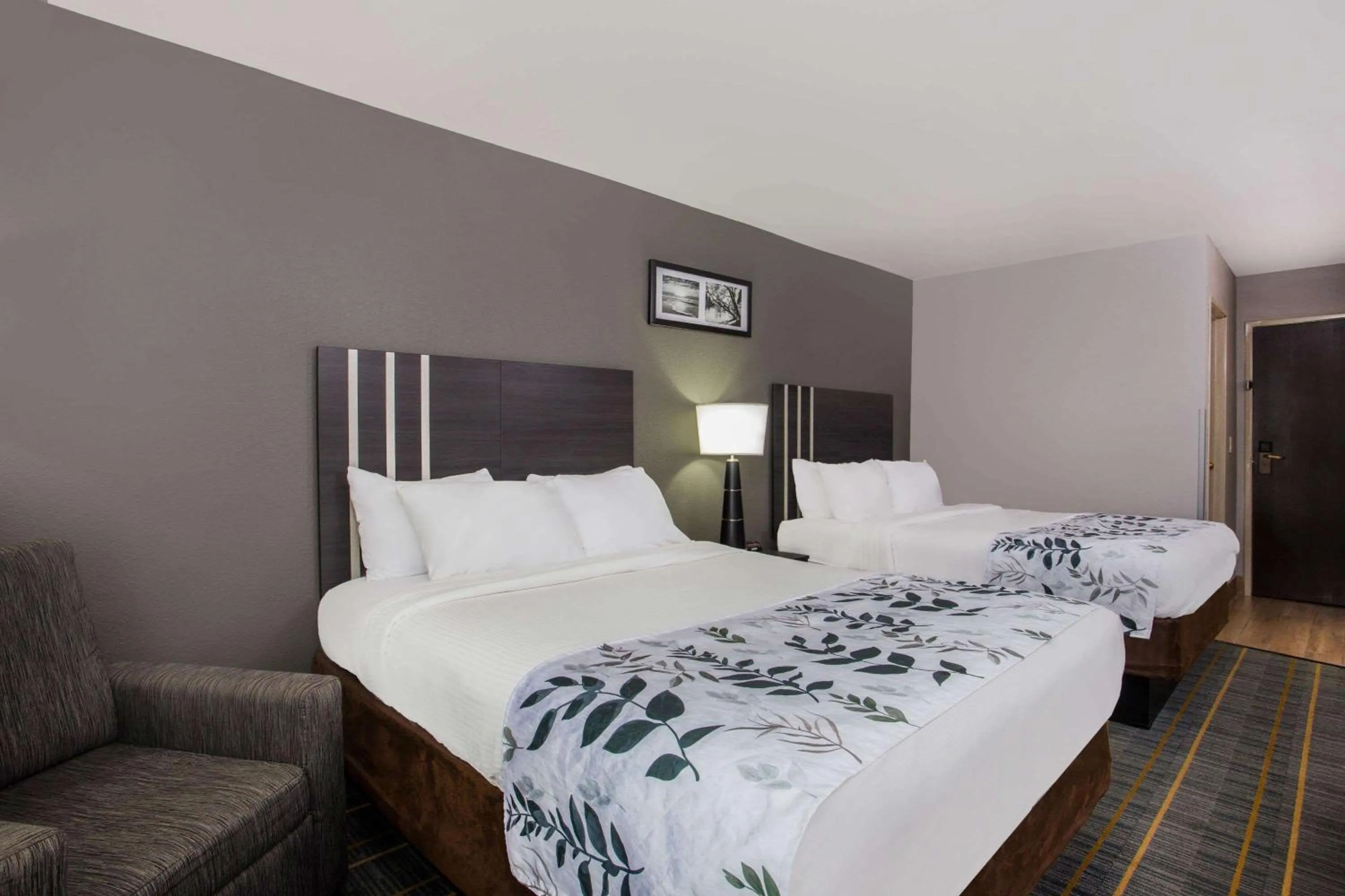 Photo of the whole room, Bed in Baymont by Wyndham Lancaster