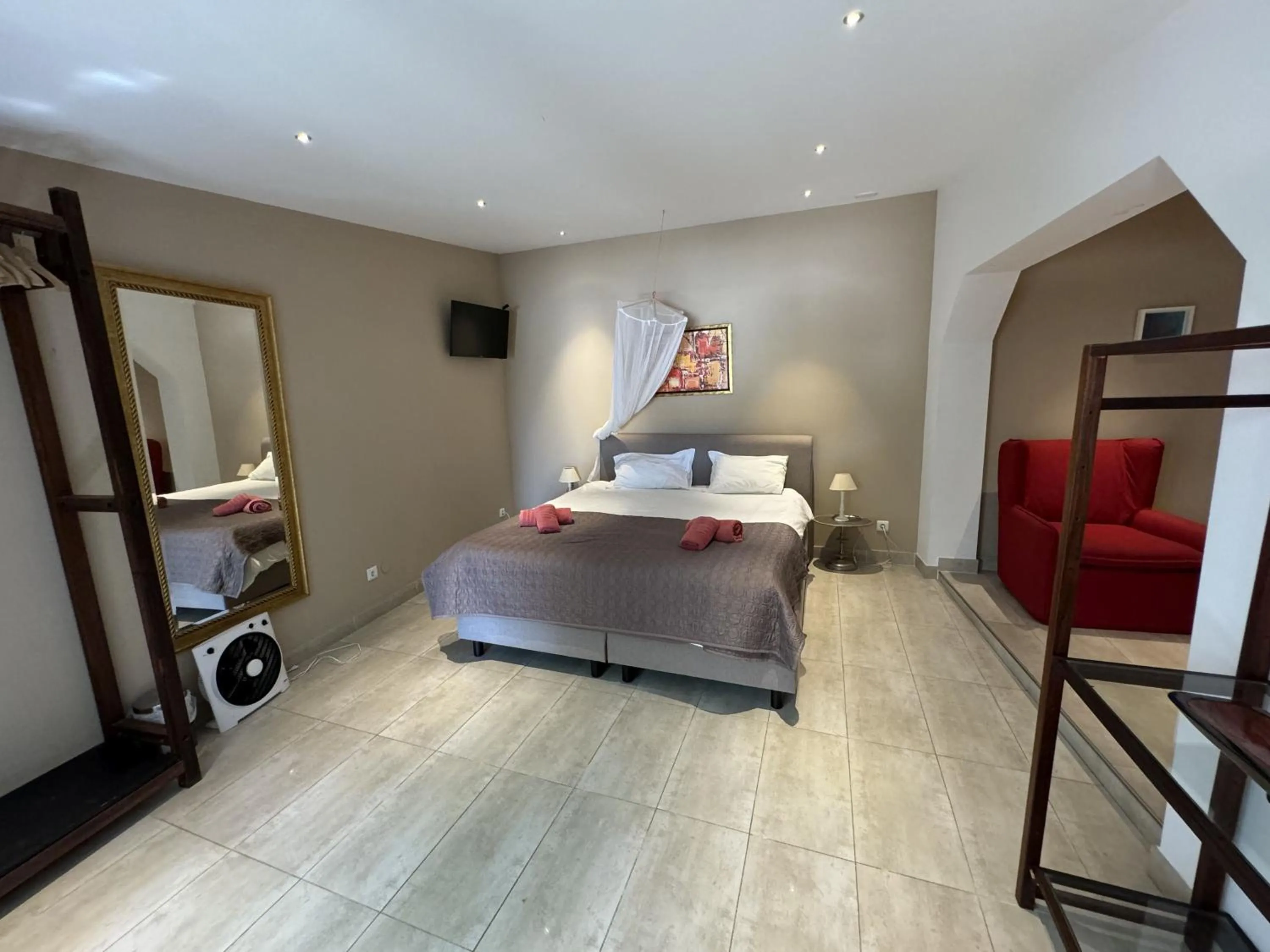 Bedroom, Bed in Beach House Lagos - Beachhouselagos - Meia Praia