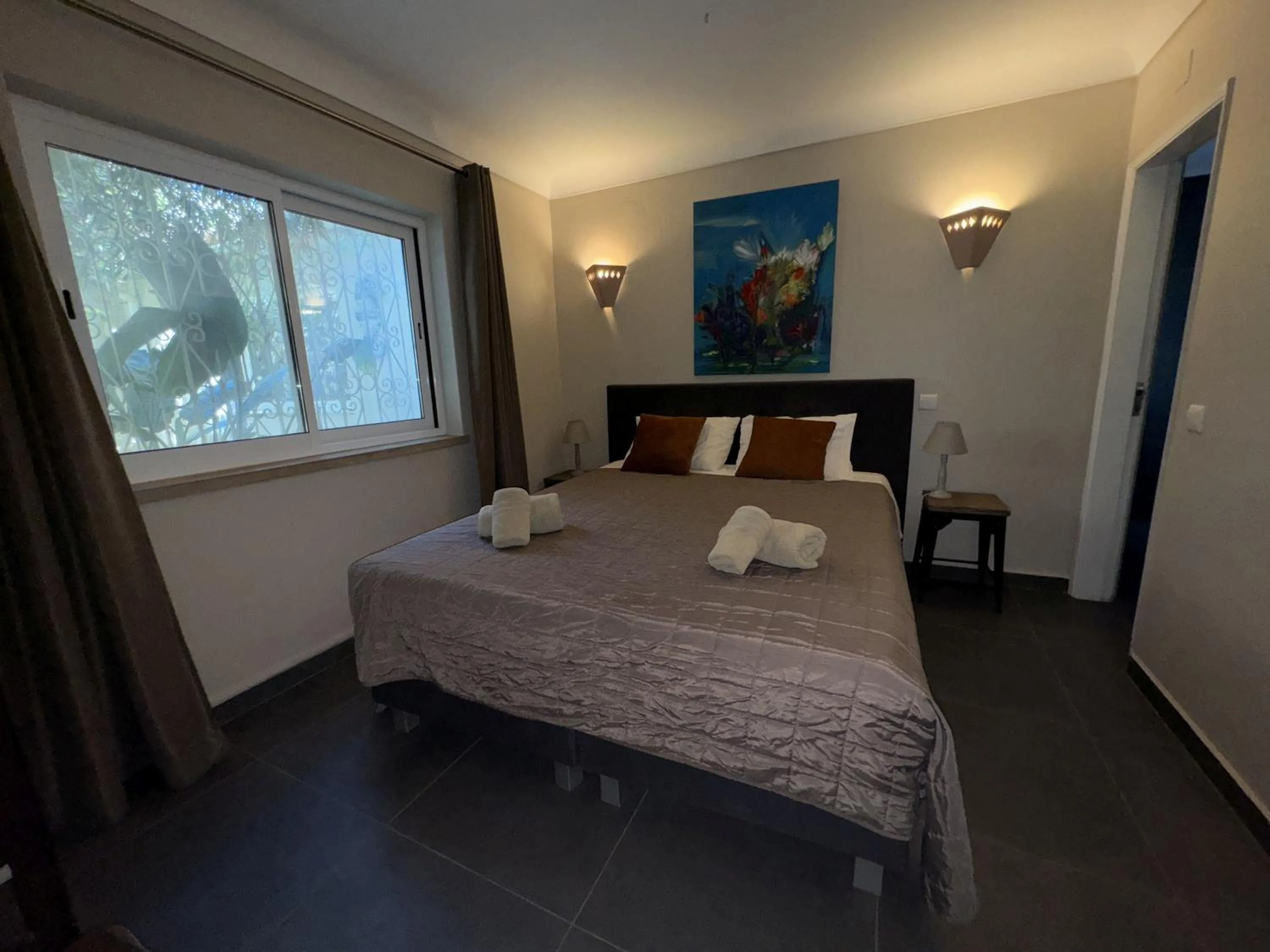 Bedroom, Bed in Beach House Lagos - Beachhouselagos - Meia Praia