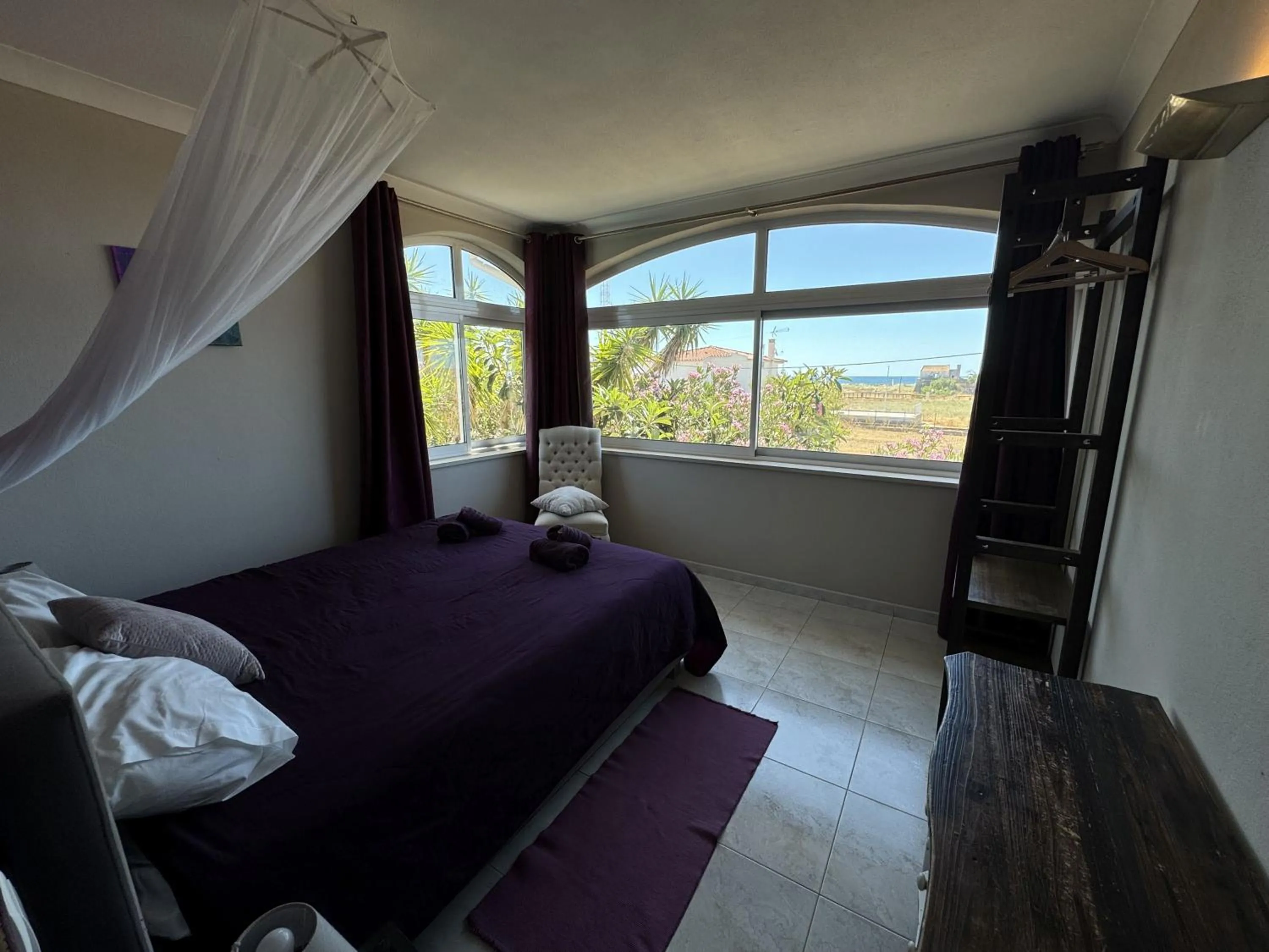 Bedroom, Bed in Beach House Lagos - Beachhouselagos - Meia Praia