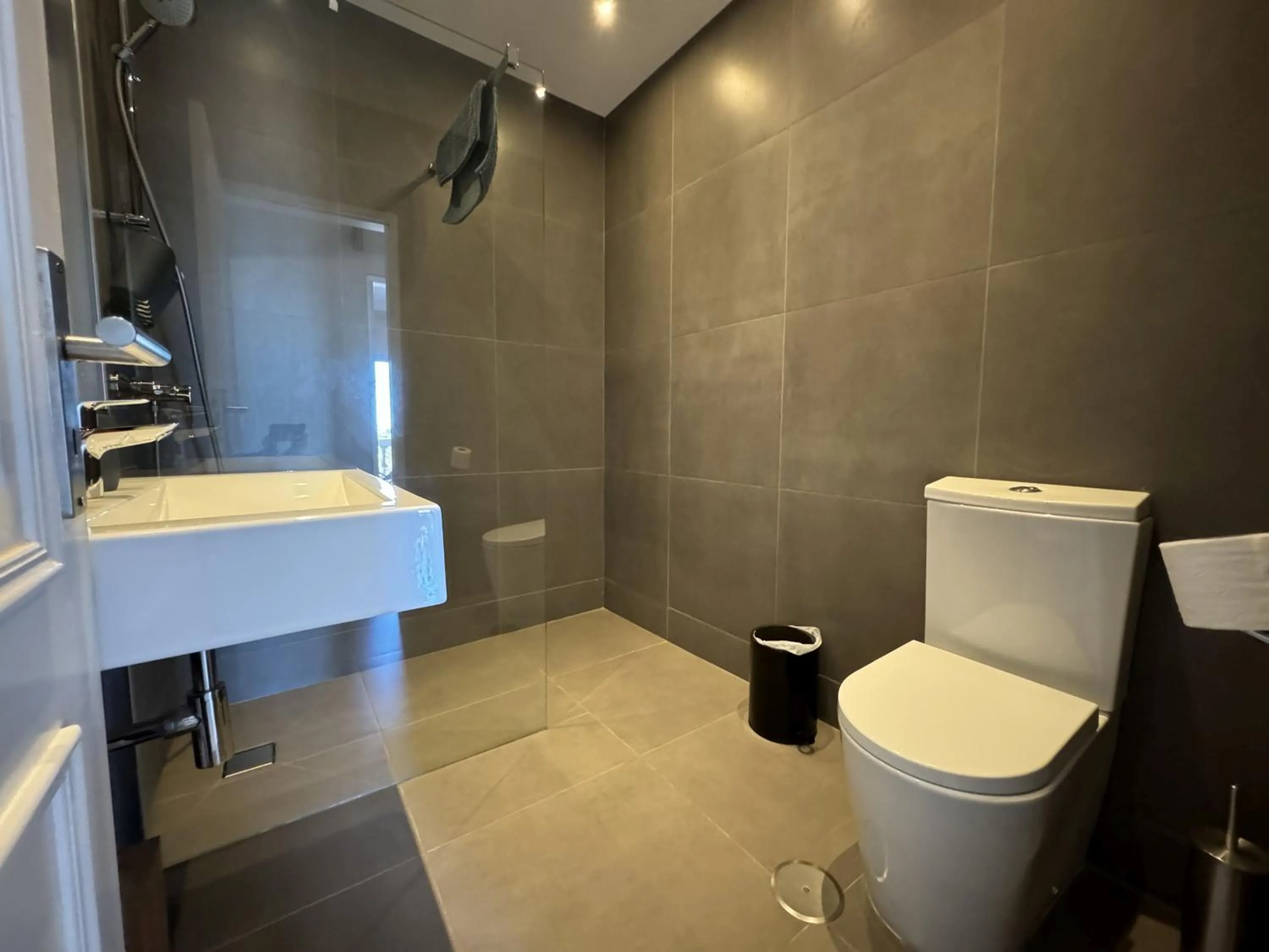 Shower in Beach House Lagos - Beachhouselagos - Meia Praia