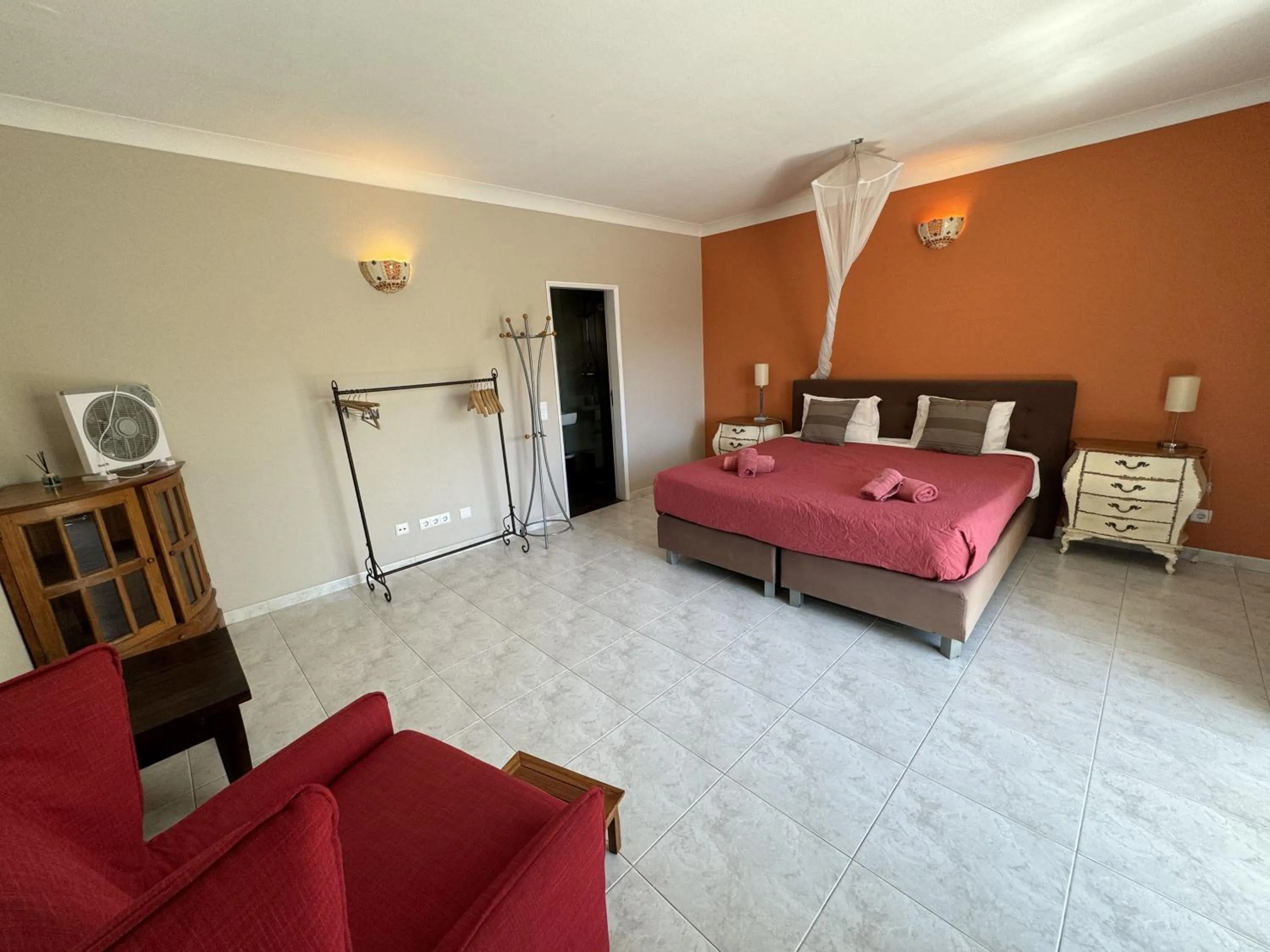 Bedroom, Bed in Beach House Lagos - Beachhouselagos - Meia Praia