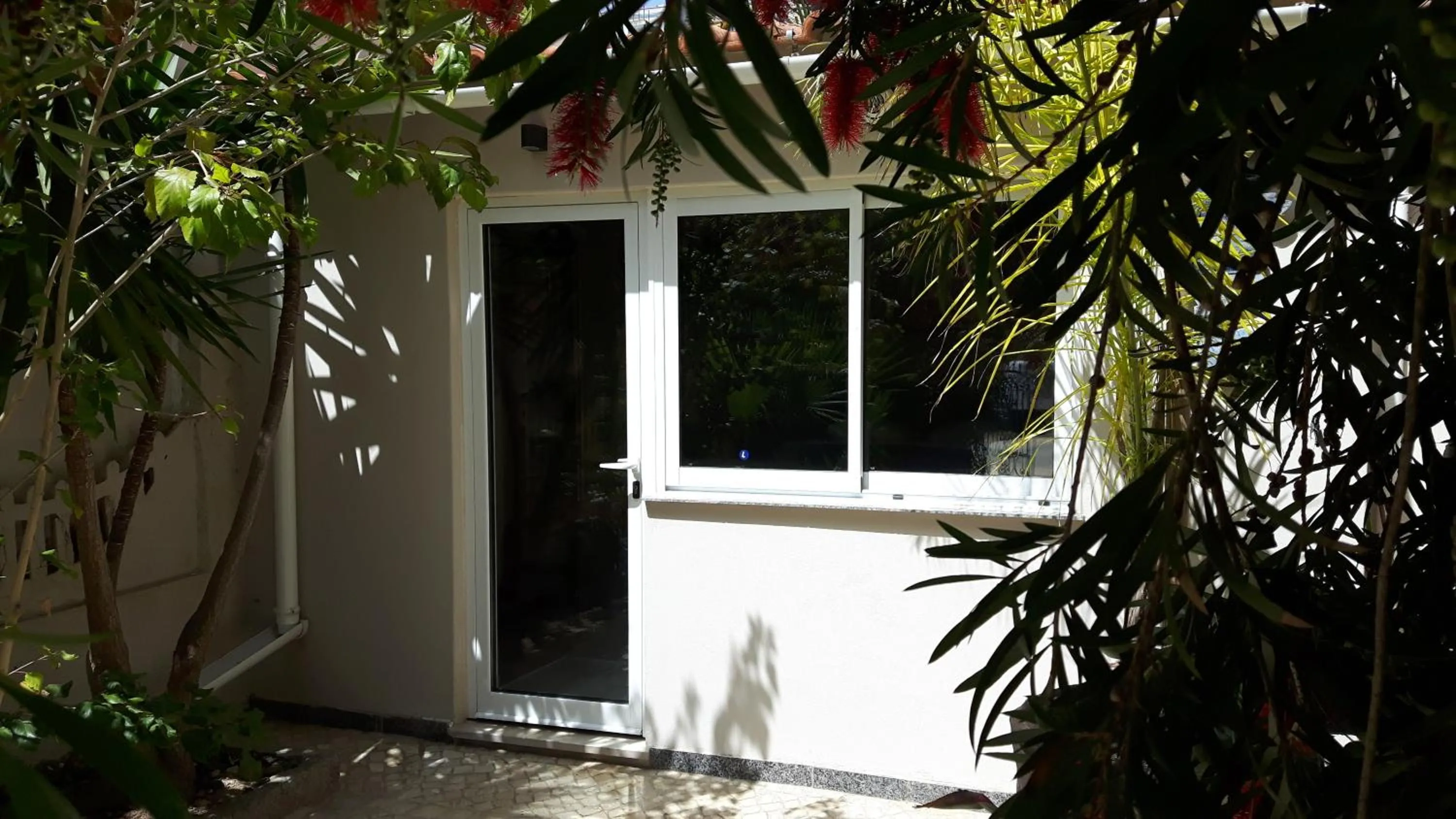 Facade/entrance in Beach House Lagos - Beachhouselagos - Meia Praia