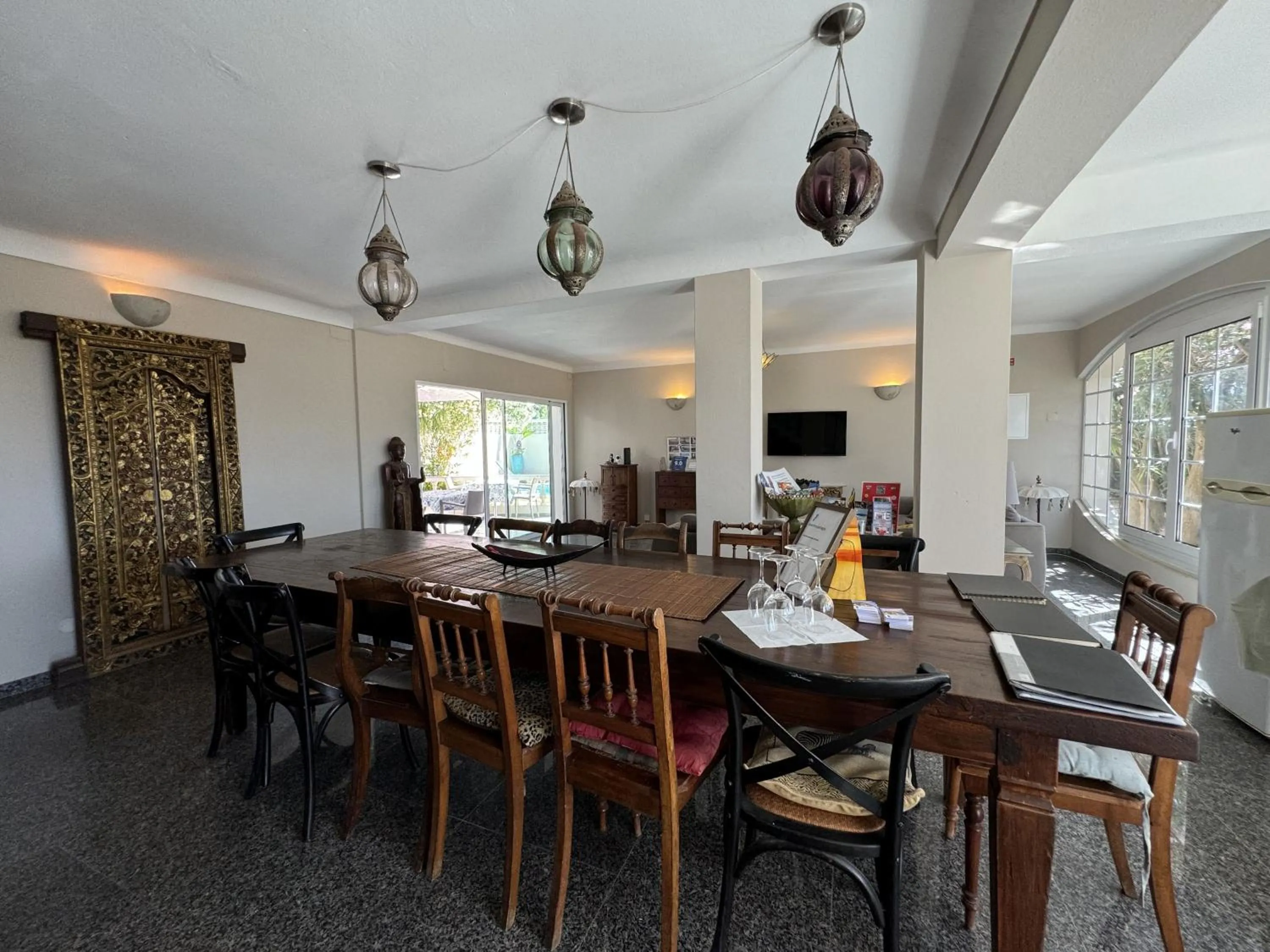 Communal lounge/ TV room in Beach House Lagos - Beachhouselagos - Meia Praia