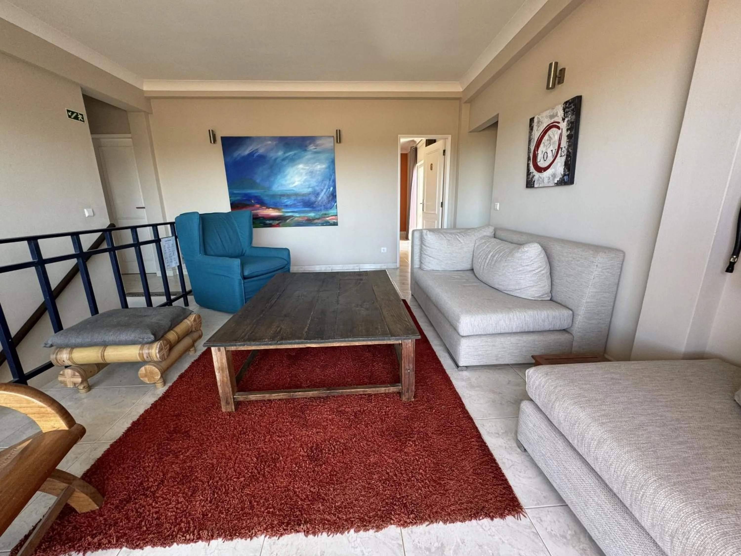 Communal lounge/ TV room in Beach House Lagos - Beachhouselagos - Meia Praia