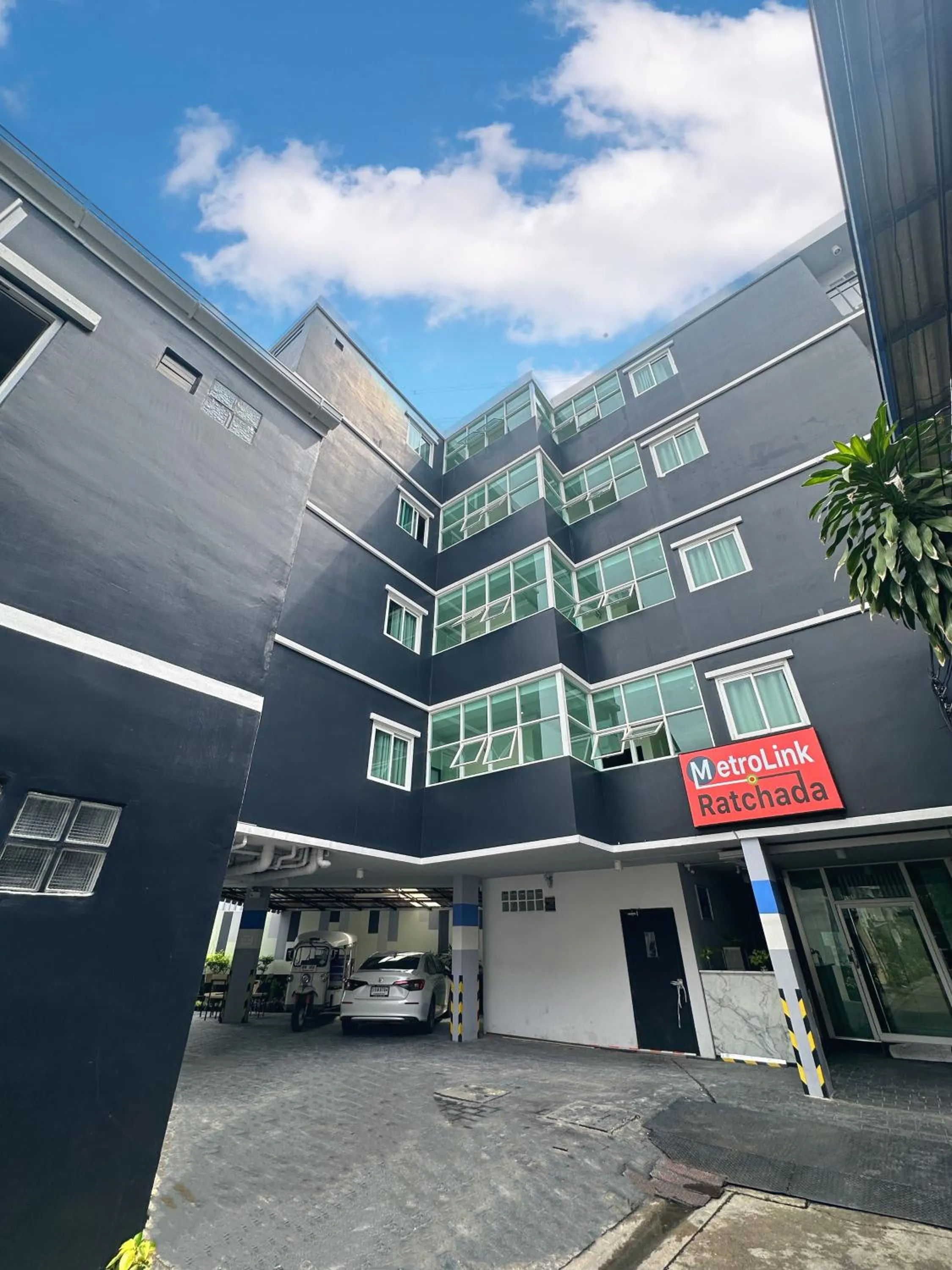 Property building in Metro Link Ratchada Hotel