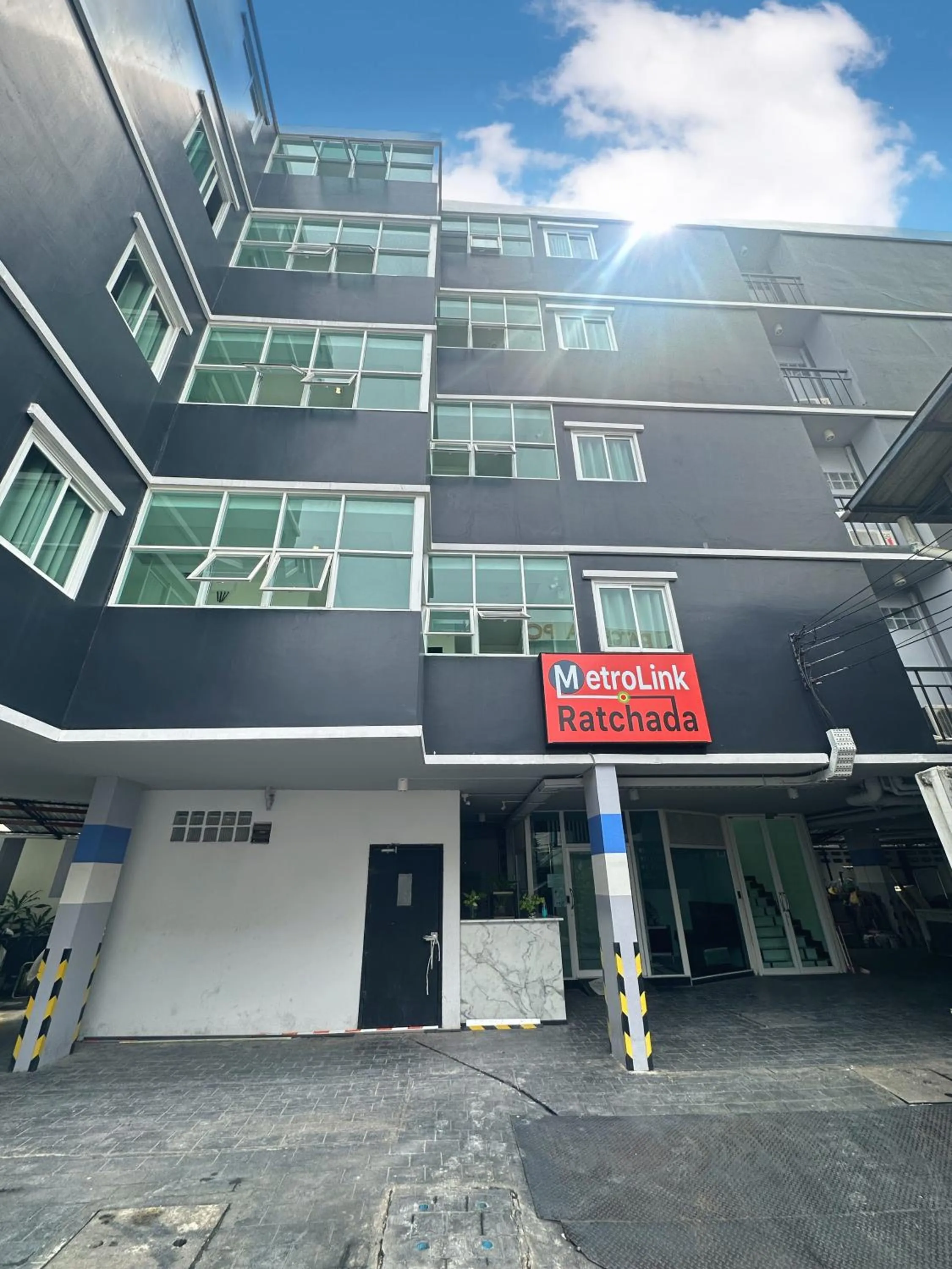 Property building in Metro Link Ratchada Hotel