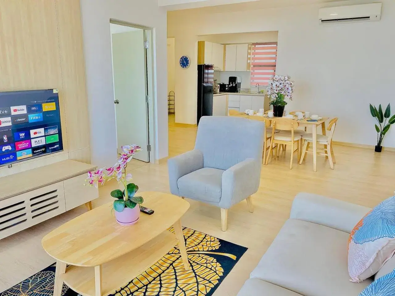 Three-Bedroom Apartment with Sea View in Signature Mutiara Beach Resort by Glex Three-Bedroom Apartment with Sea View in Signature Mutiara Beach Resort by Glex